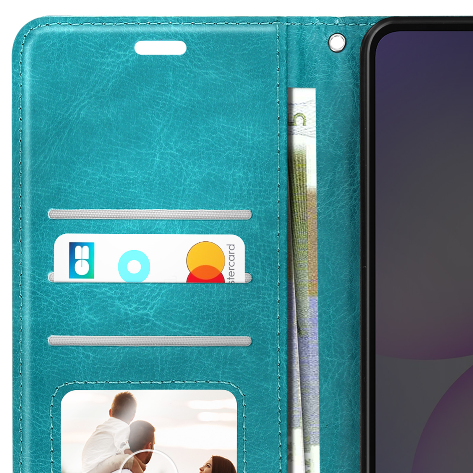 Étui de téléphone en cuir bleu sarcelle avec fentes pour cartes. Contient une carte de crédit et une photo. Écran visible à droite.