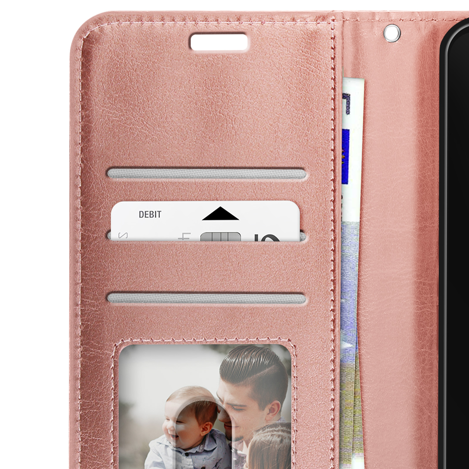 Una custodia per telefono in pelle rosa con fessure per carte. Contiene una carta di debito, foto e banconota.