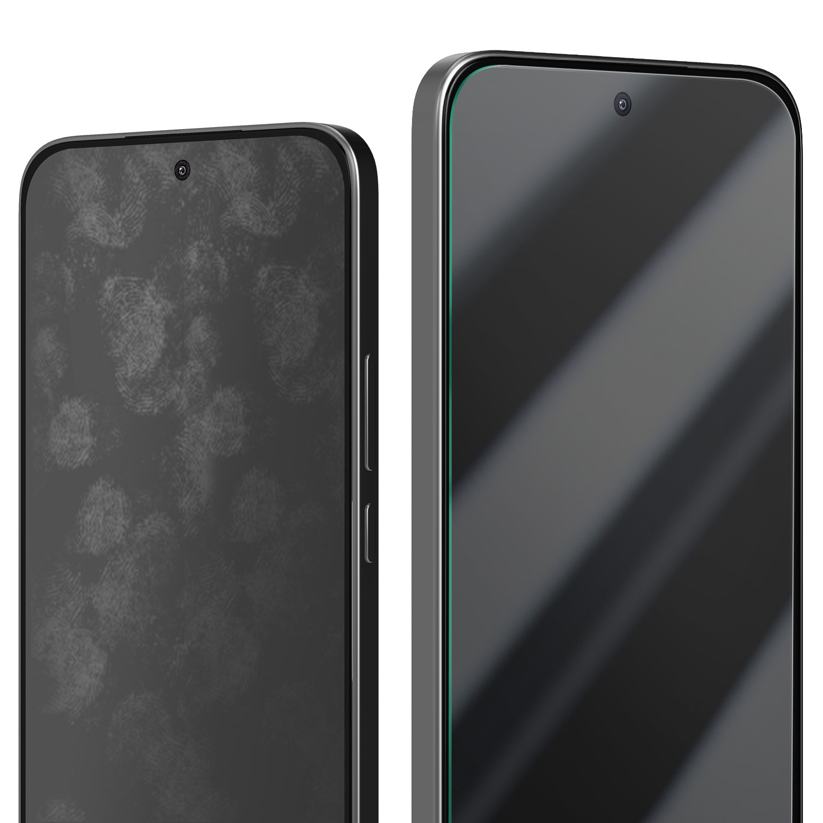 Due smartphone affiancati. Uno coperto di impronte digitali, l'altro pulito con una protezione schermo.