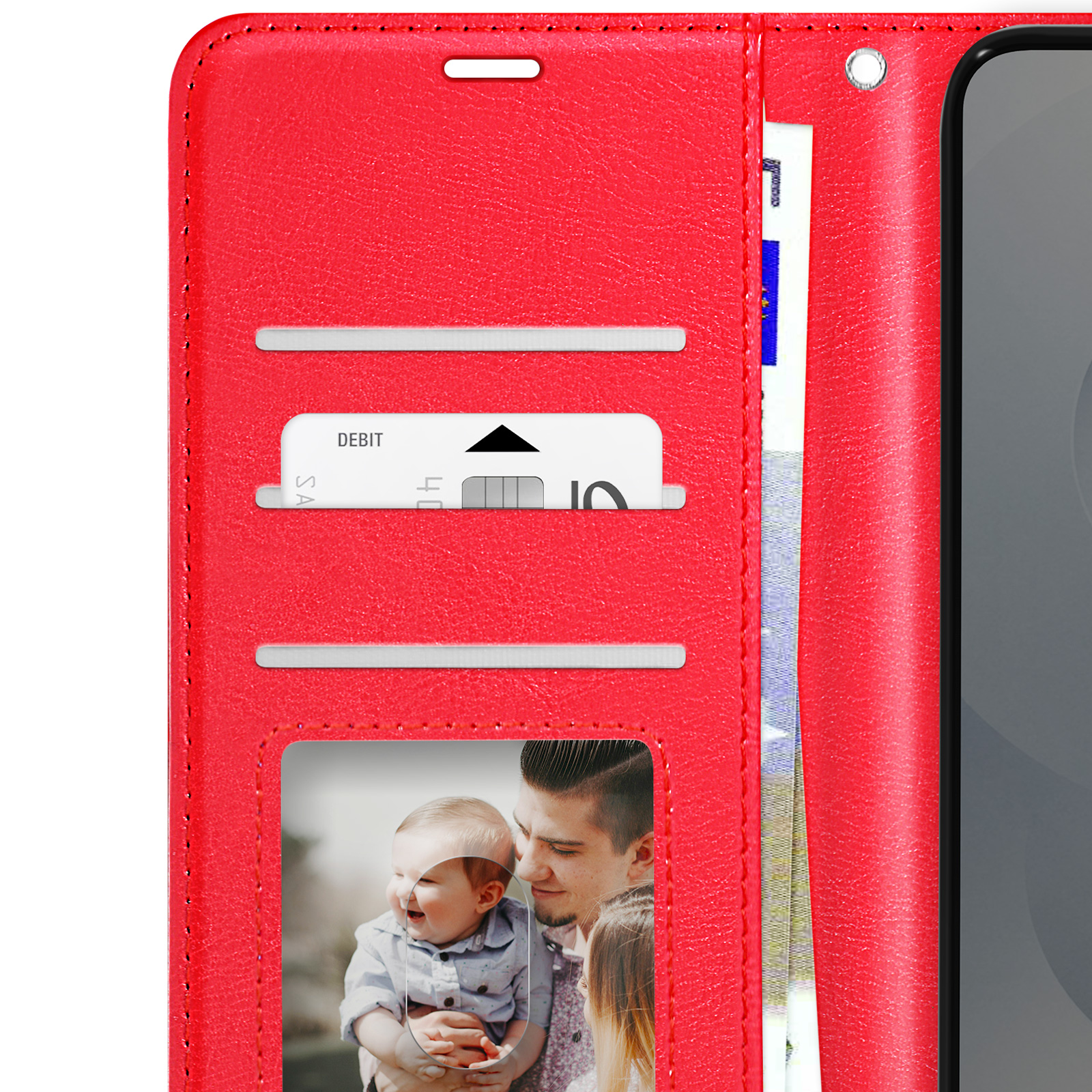 Portafoglio rosso con carta di debito, denaro e foto di famiglia. Telefono parzialmente visibile.