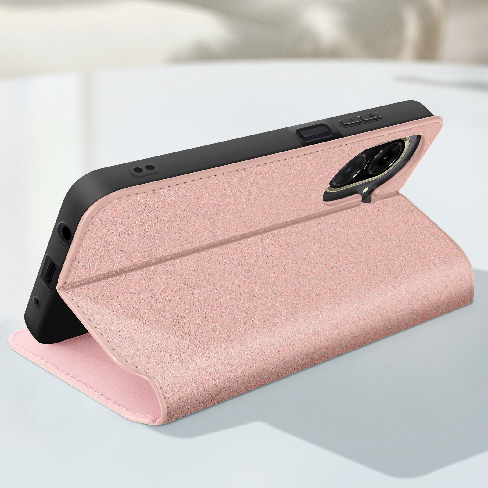 Una custodia rosa per telefono con cornice nera, aperta su una superficie bianca. La custodia ha un ritaglio per la fotocamera.