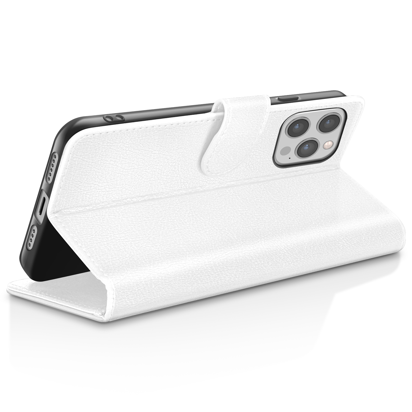 Una custodia per telefono in pelle bianca è aperta, mostrando il telefono. Il telefono ha una cornice nera e una tripla fotocamera. Lo sfondo è bianco.