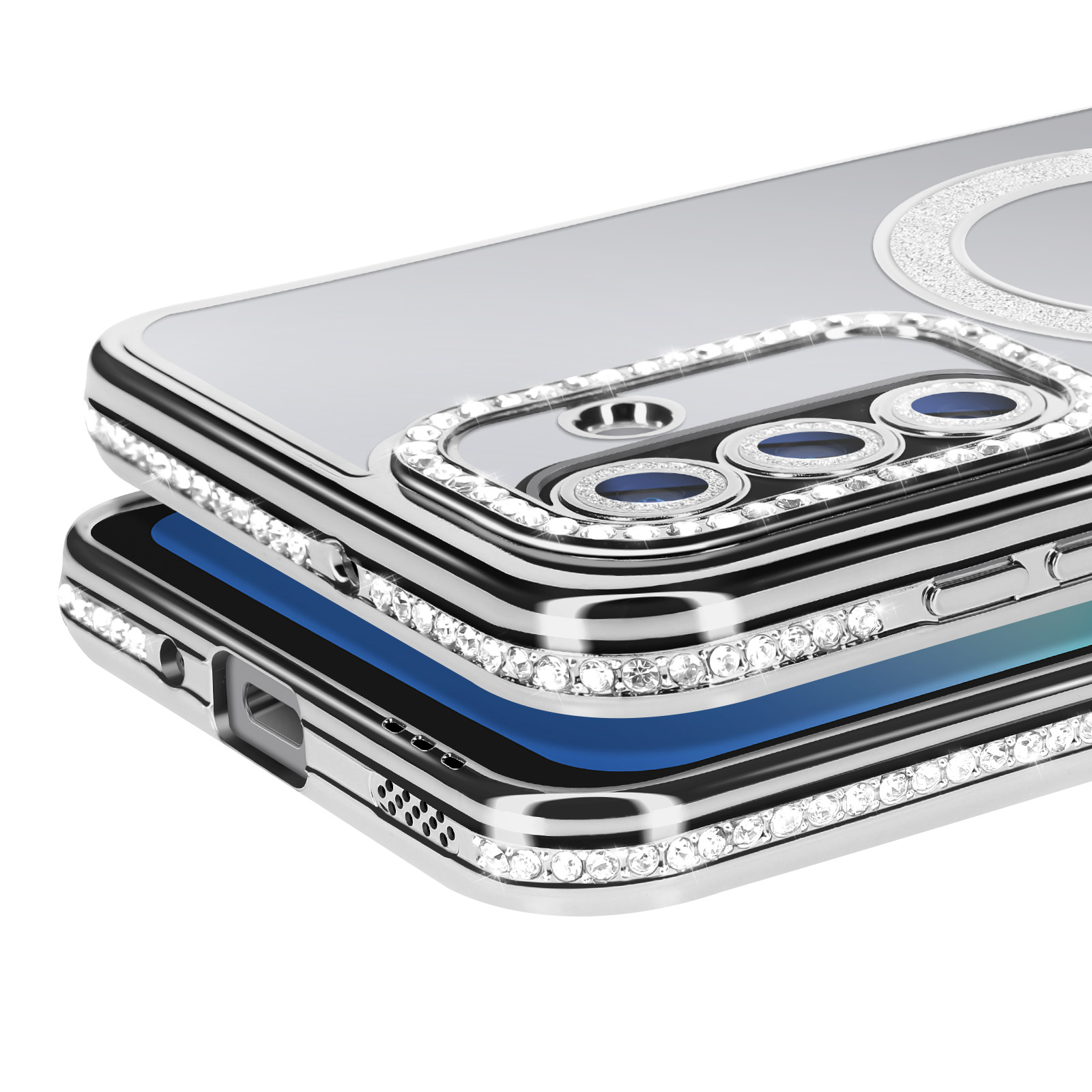 Gros plan sur une coque de téléphone argentée avec des accents de diamants. Elle présente un dégradé bleu et vert. Les objectifs de la caméra sont visibles.