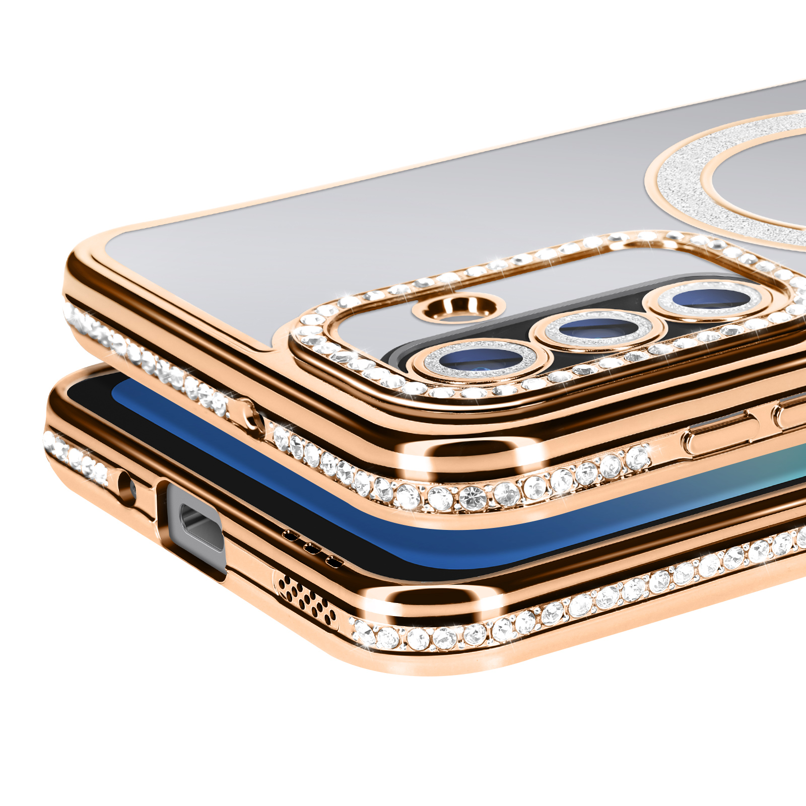 Gros plan d'une coque de téléphone avec bordure dorée et strass incrustés, avec découpes pour appareil photo et dos transparent.