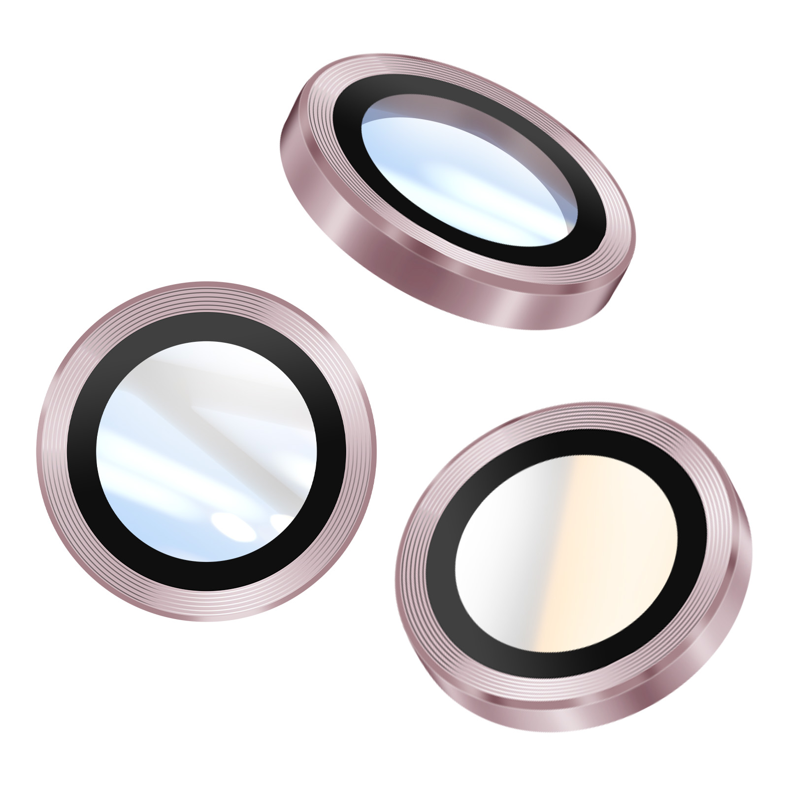 Tre obiettivi per fotocamera oro rosa con bordi neri, che riflettono la luce. Sfondo bianco.