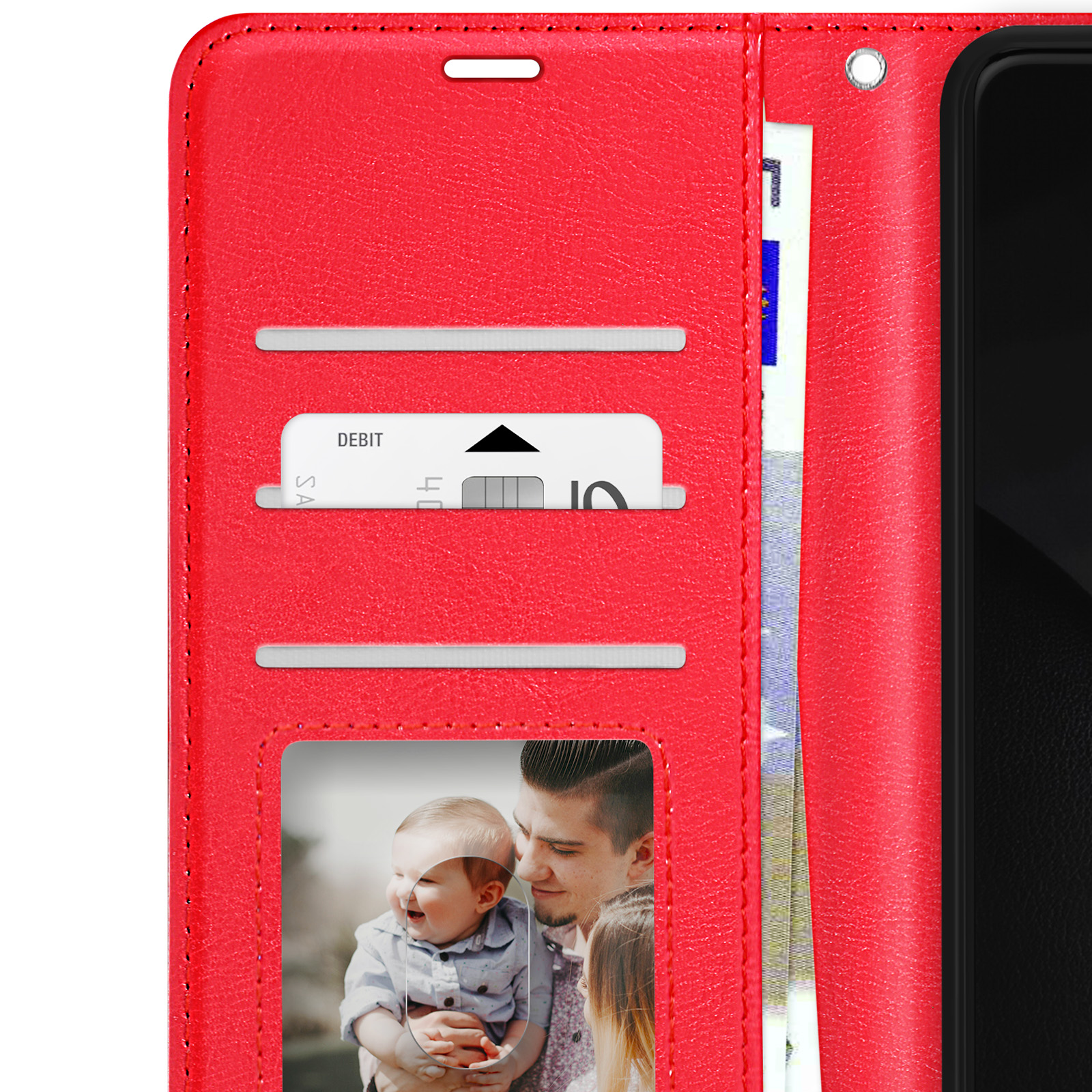 Custodia rossa per telefono con carta di debito, foto di famiglia e una bolletta. Il telefono è nero.