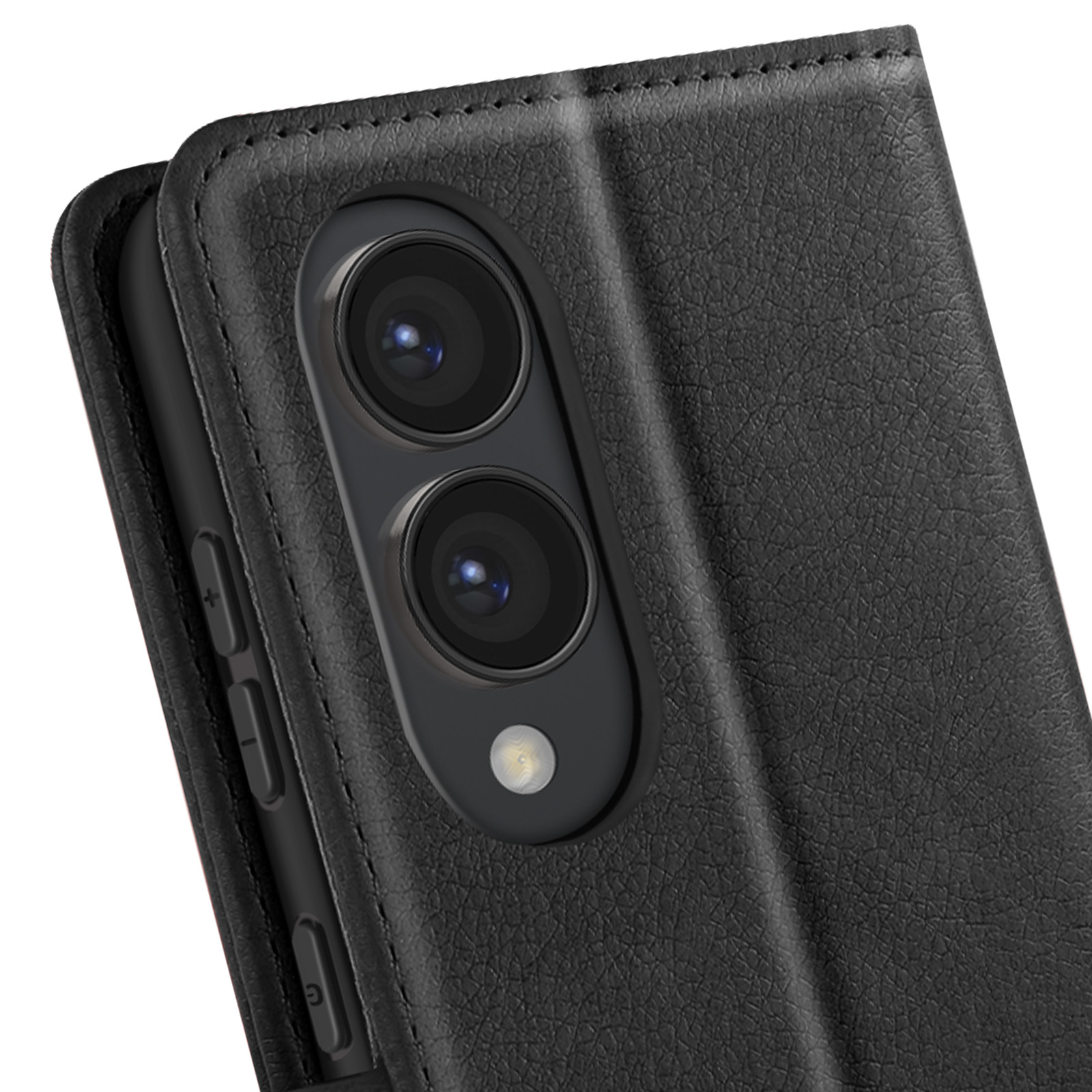 Primo piano di una custodia nera per telefono con lenti della fotocamera e pulsanti del volume visibili. La custodia ha una texture in pelle.