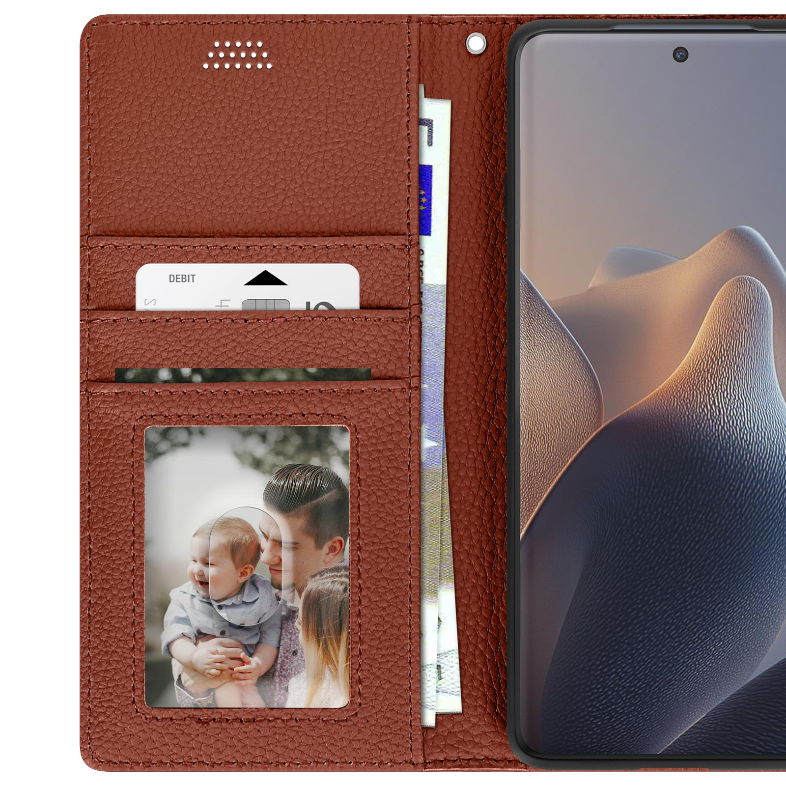 Portafoglio in pelle marrone con telefono. Contiene carta di debito, foto di famiglia e denaro.