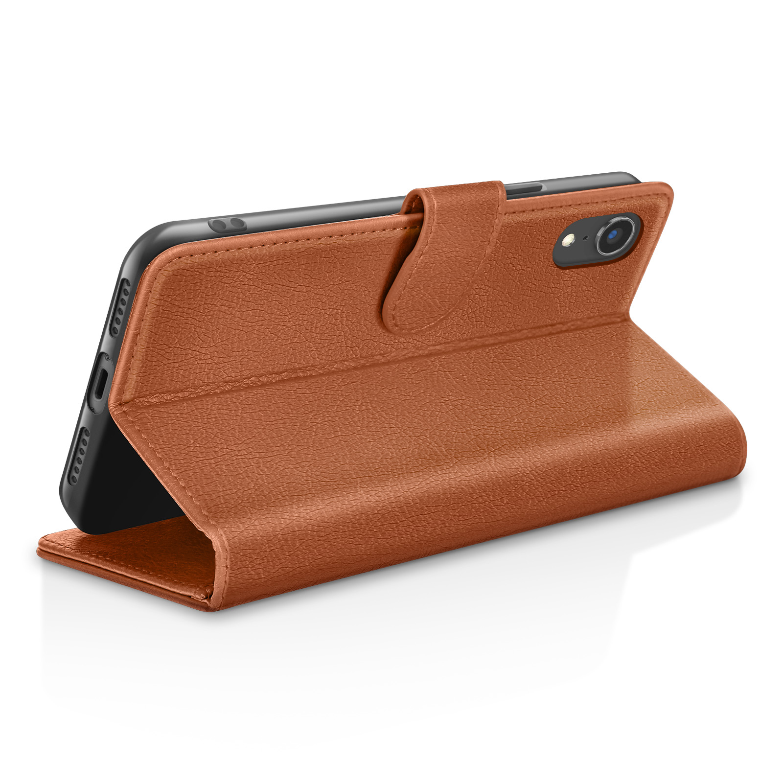 Un étui de téléphone en cuir marron est ouvert, tenant un téléphone noir. L'étui est sur une surface blanche.