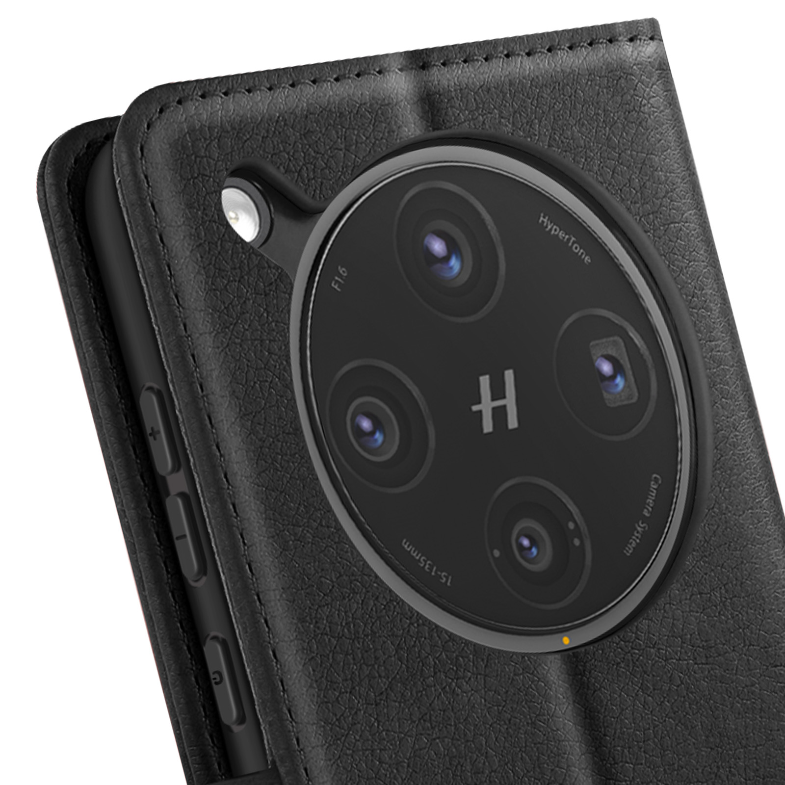 Primer plano de un teléfono inteligente negro con un módulo de cámara redondo. El teléfono está en una funda de cuero negra.