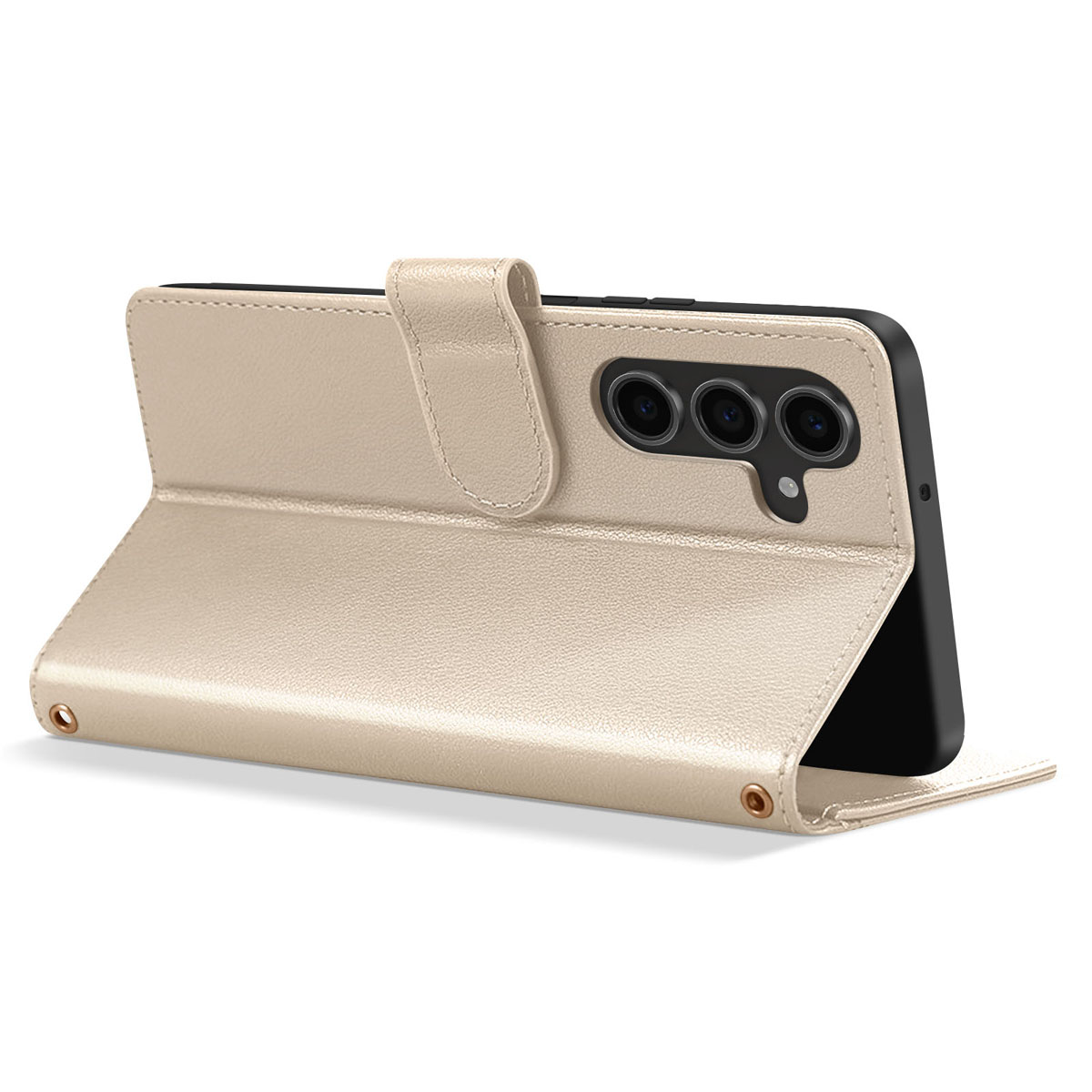 Una custodia per telefono in pelle beige è aperta, rivelando un telefono nero con più fotocamere. La custodia ha una chiusura magnetica.