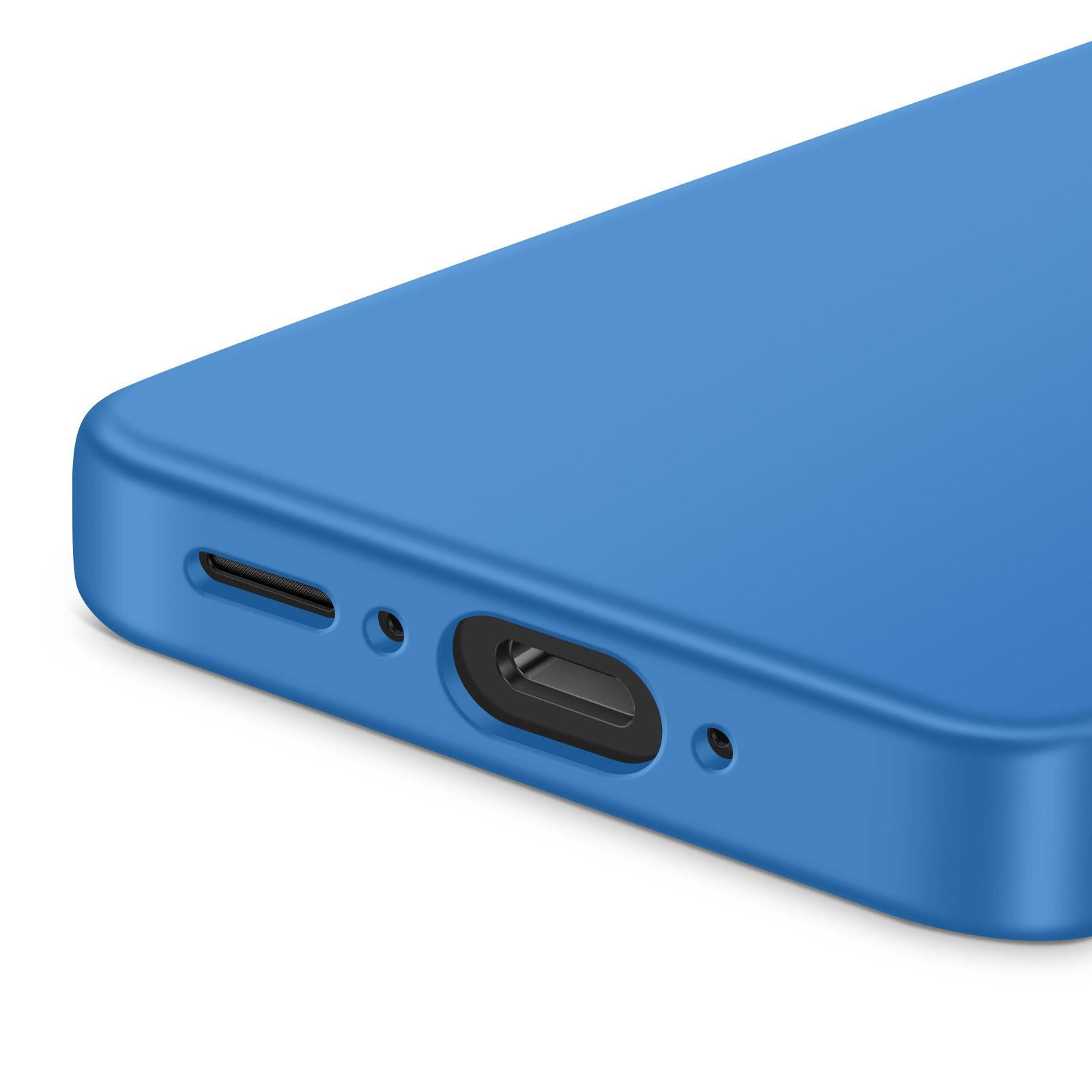 Gros plan sur une coque de téléphone bleue avec un port de charge et des trous de haut-parleur, sur fond blanc.