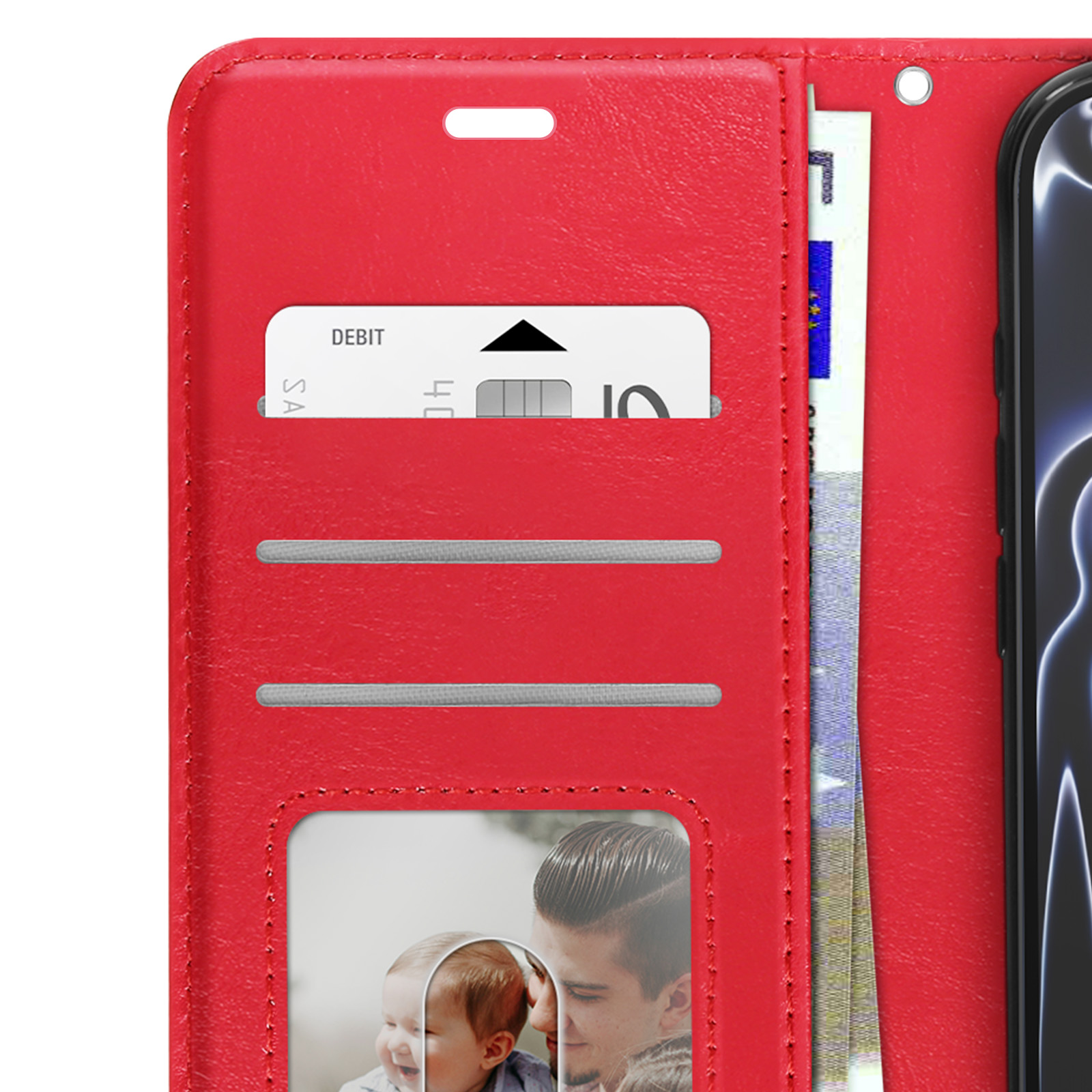 Custodia a portafoglio rossa con scomparti per carte. All'interno ci sono una carta di debito, soldi e un telefono. Immagine di un bambino e di un uomo.