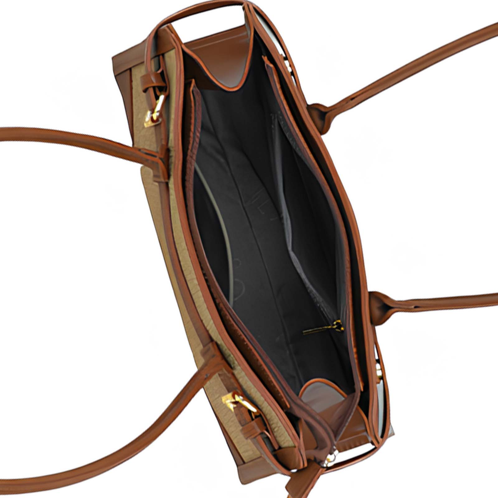 Bolso tote marrón abierto. Interior oscuro con bolsillos, cremallera dorada. Correas y detalles marrones, lona beige. Fondo blanco.