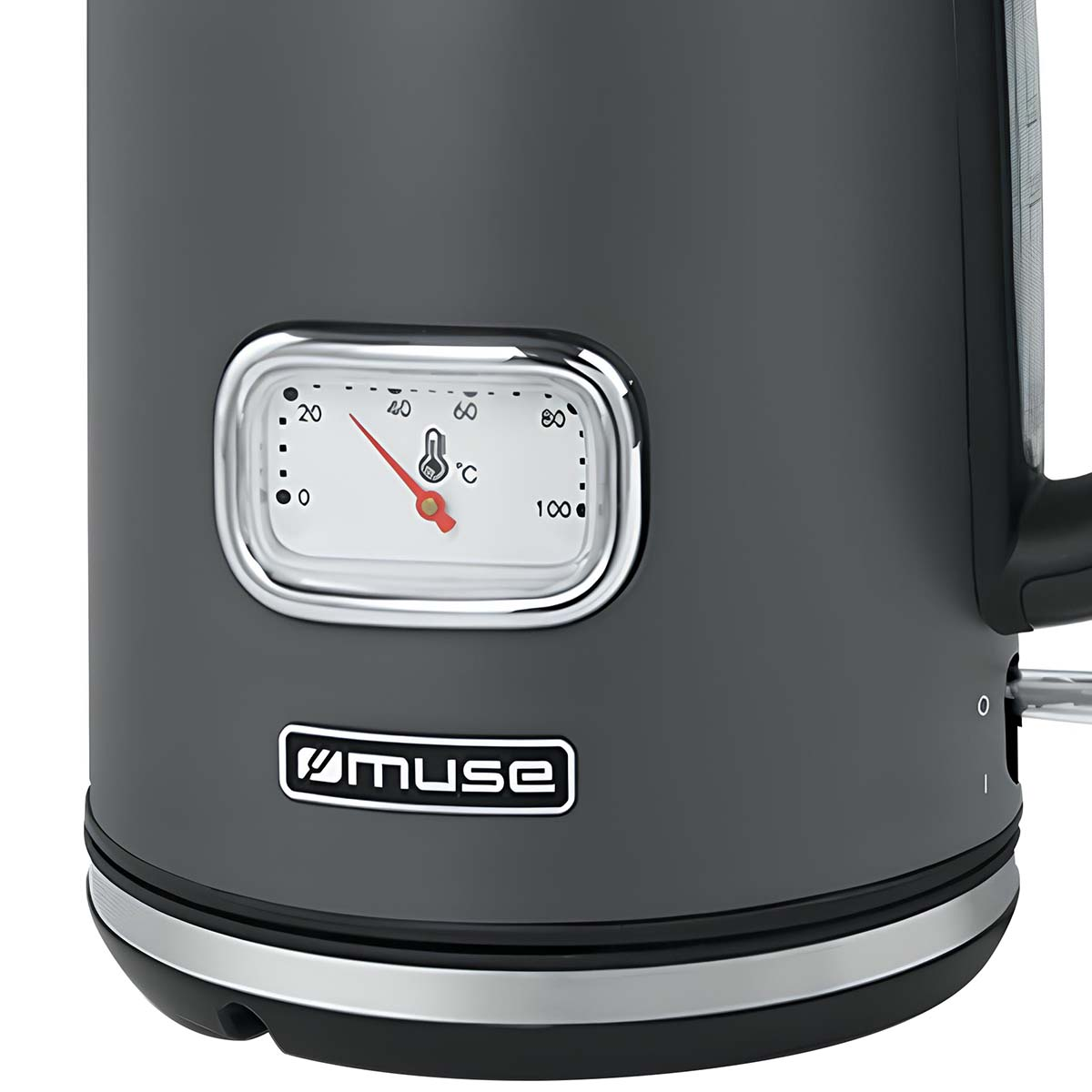 Ein grauer Wasserkocher mit Temperaturanzeige wird angezeigt. Die Anzeige zeigt die Temperatur an. Der Wasserkocher hat ein 'muse'-Logo.