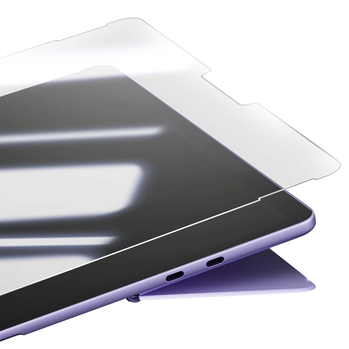 Un tablet viola con una protezione per lo schermo in fase di applicazione. La protezione è trasparente e il tablet ha due fori laterali.