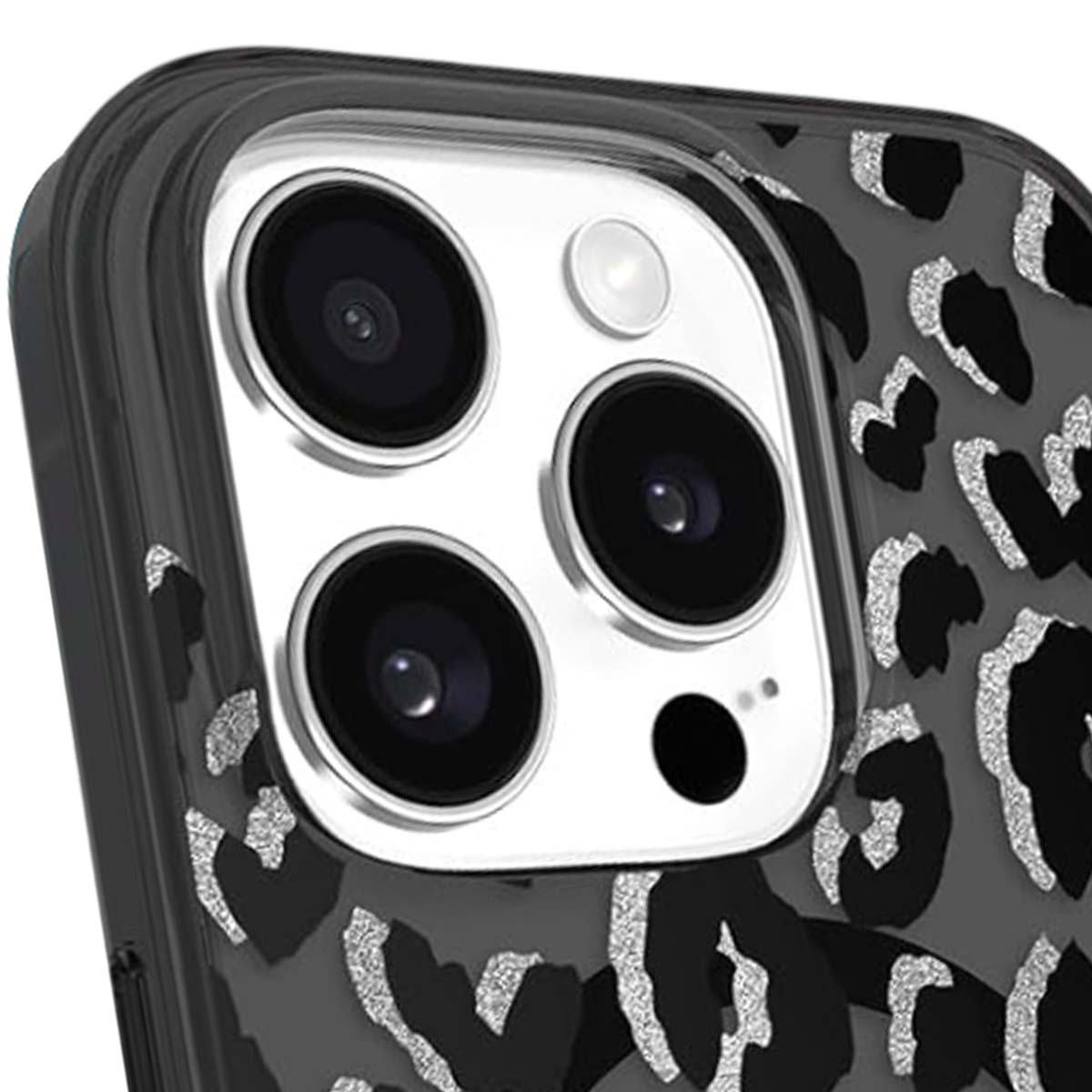 Primo piano di una custodia per telefono con un motivo maculato. La custodia ha più lenti della fotocamera e un flash. Lo sfondo è un motivo grigio.