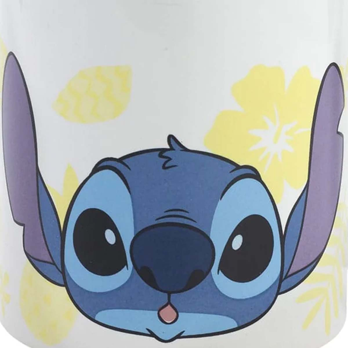 Nahaufnahme einer Stitch-Figur auf weißem Hintergrund. Stitch ist blau mit großen Ohren, großen Augen und einer kleinen rosa Zunge.