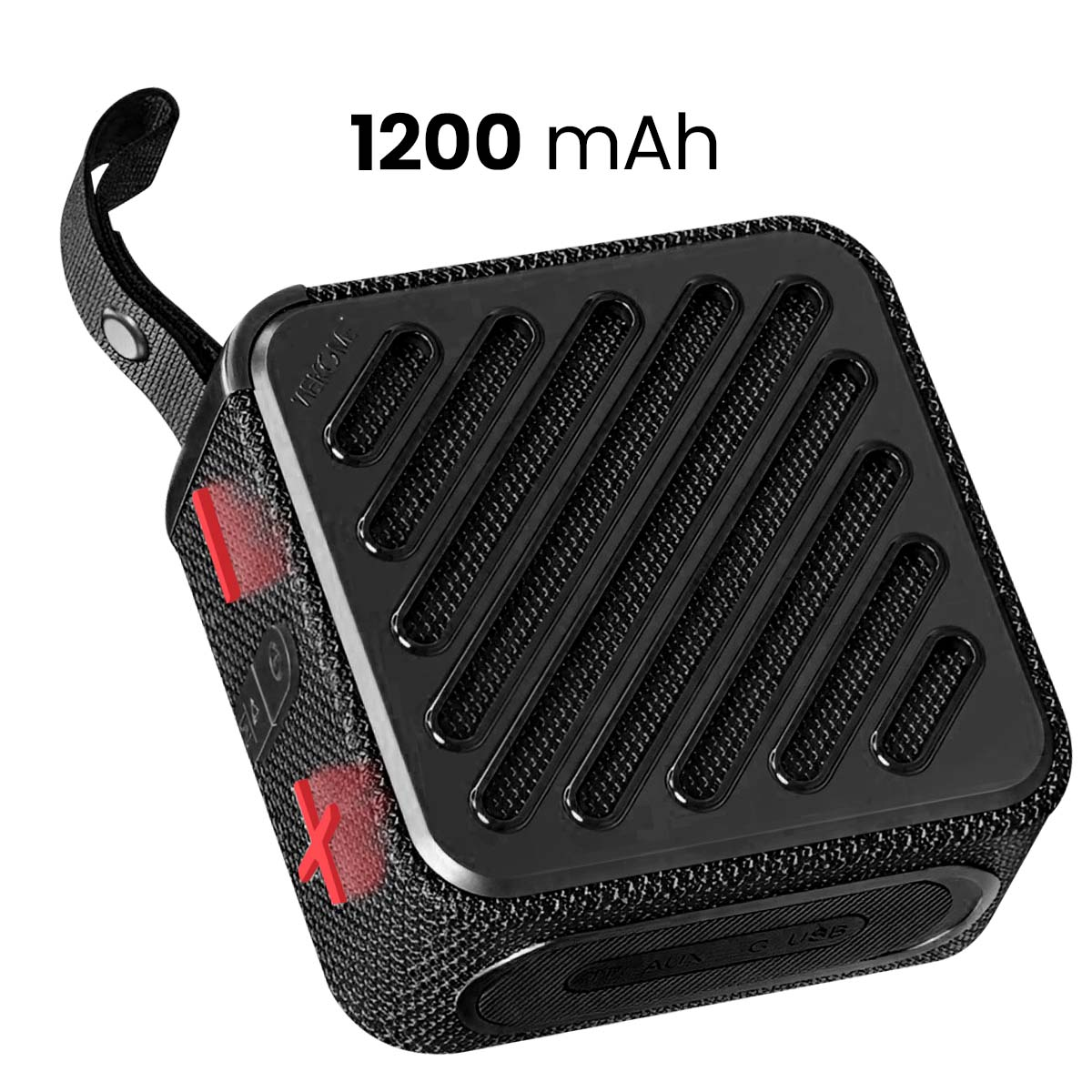 Un altoparlante Bluetooth nero e quadrato con un cinturino. Ha dettagli rossi e dice '1200 mAh'. L'altoparlante è strutturato.