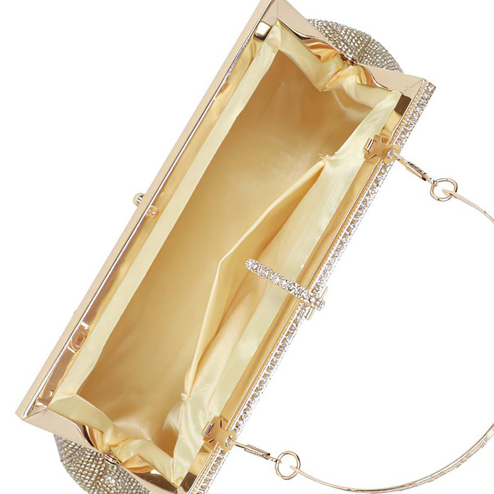 Pochette dorata con cristalli e manico. All'interno c'è una fodera di raso dorata. Anche la chiusura è decorata con cristalli.