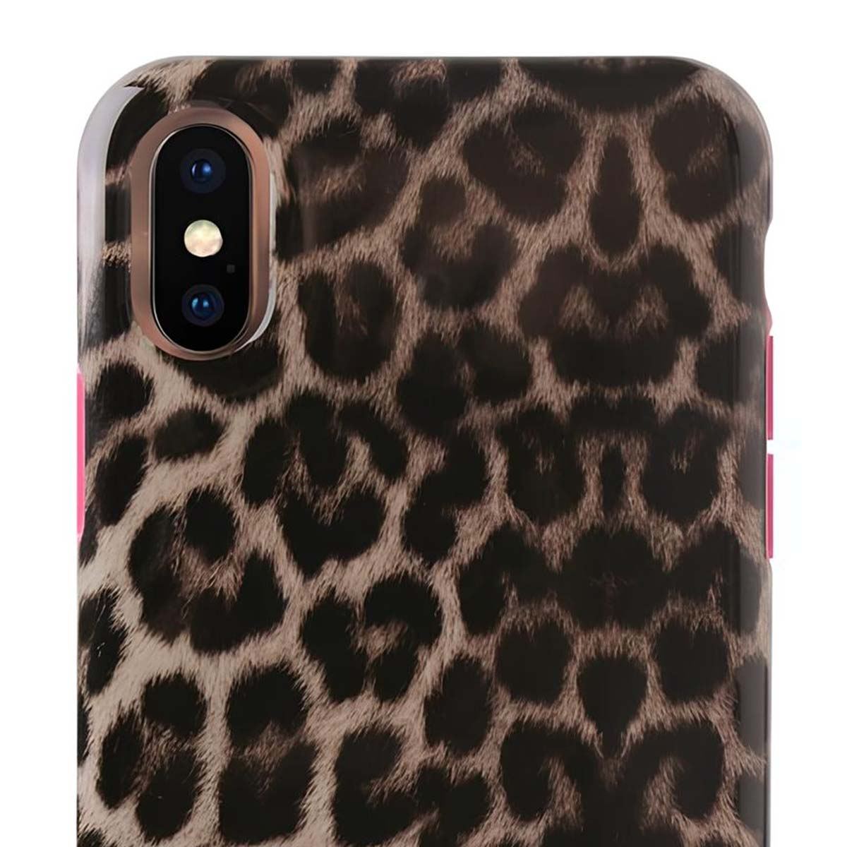 Primo piano della parte posteriore di un telefono con custodia a stampa leopardata. Le lenti della fotocamera sono visibili. I bordi della custodia sono rosa.