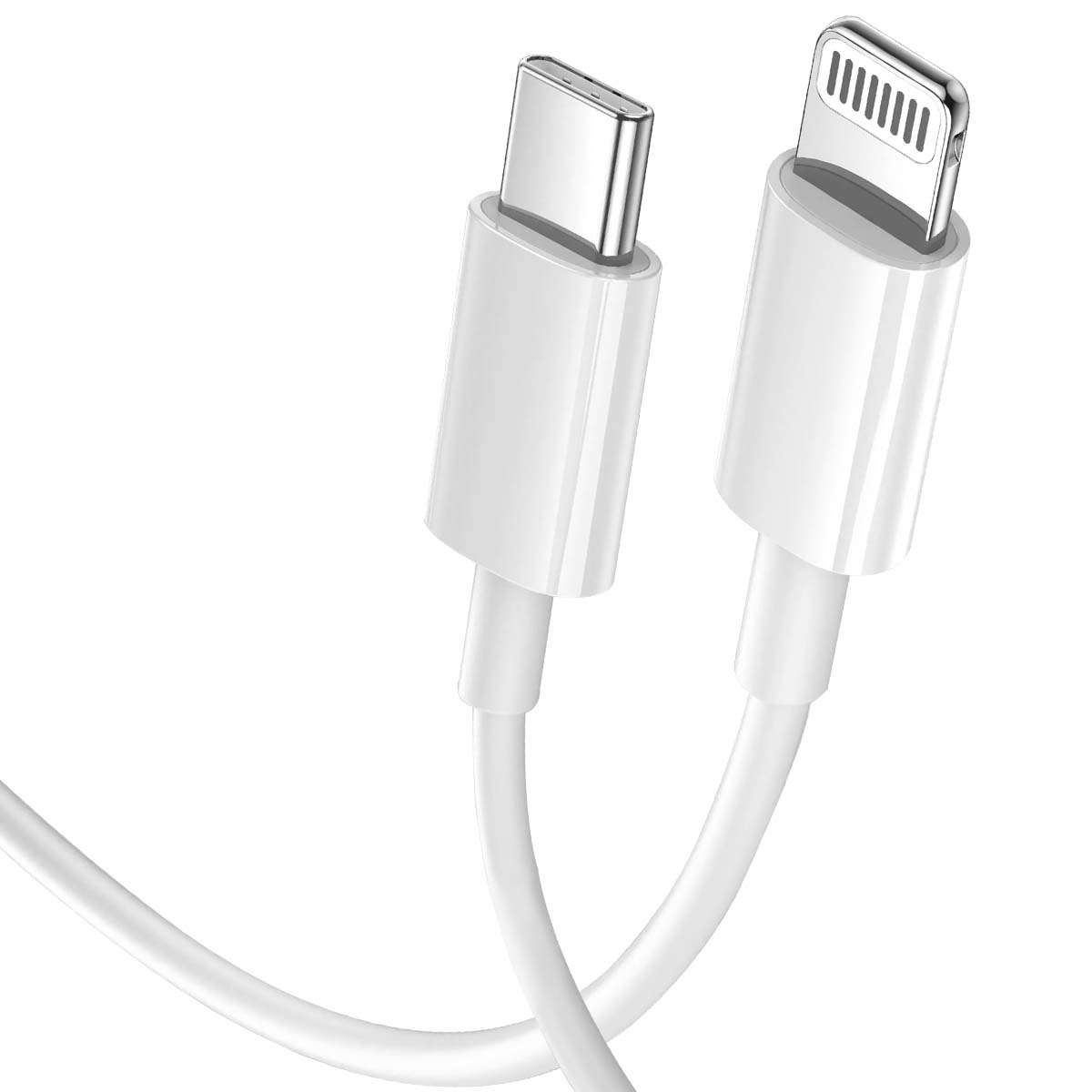 Câble de charge blanc avec connecteurs USB-C et Lightning sur fond blanc. Plan rapproché.