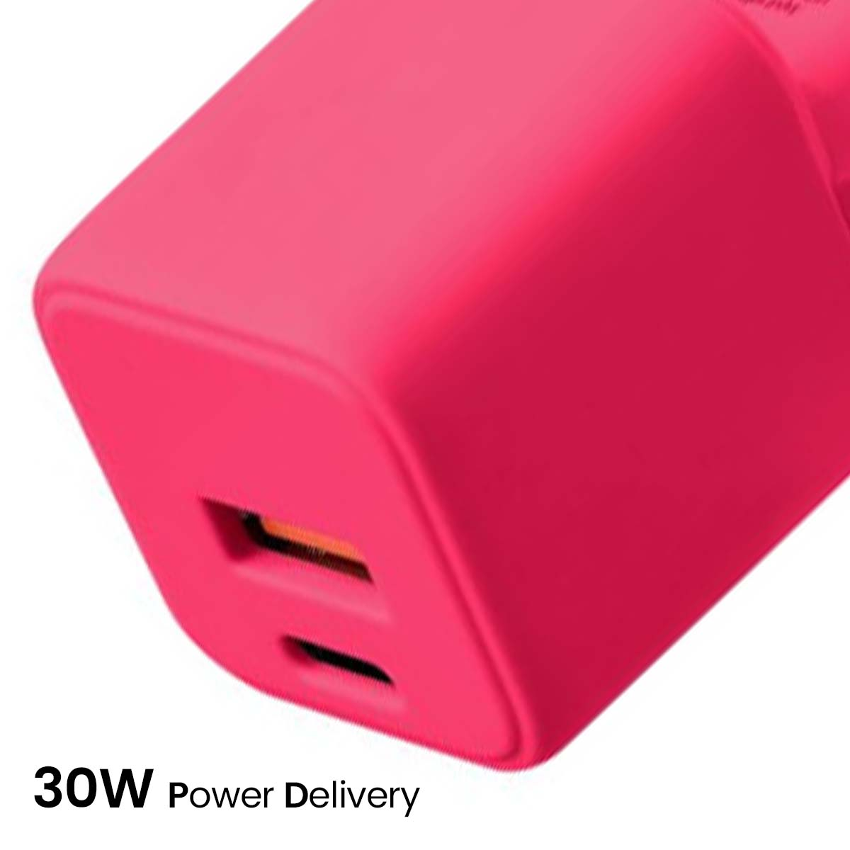 Gros plan sur un chargeur rose de 30 W. Il possède deux ports et le texte '30W Power Delivery' est en dessous.