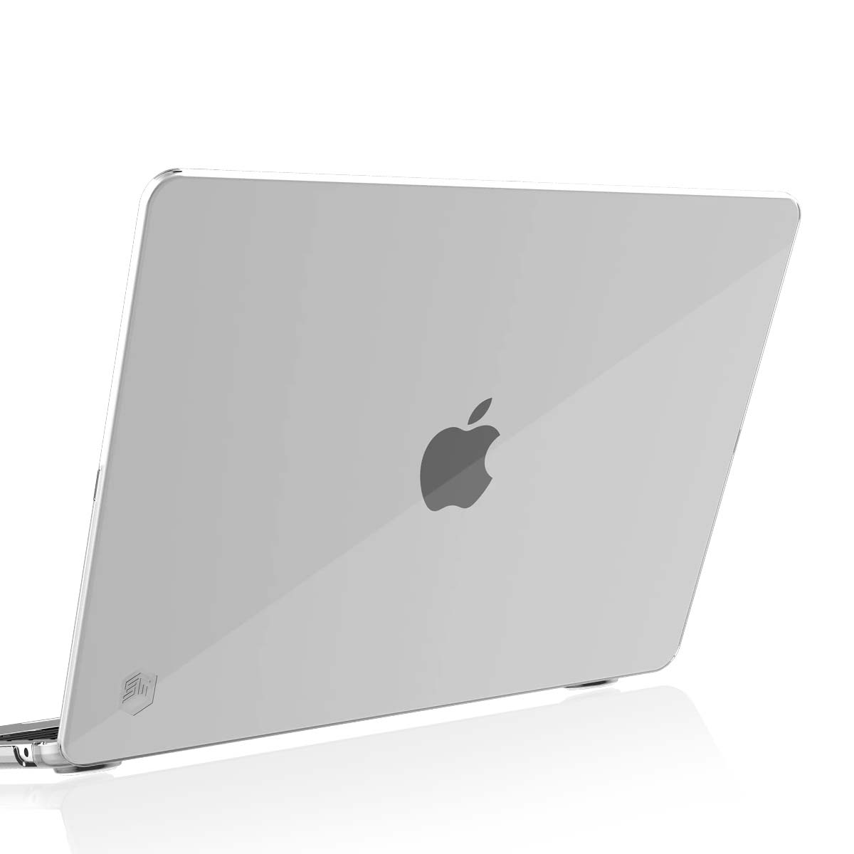 Ein grauer Apple-Laptop ist leicht geöffnet auf einer weißen Oberfläche. Das Apple-Logo ist sichtbar. Die Hülle ist transparent.