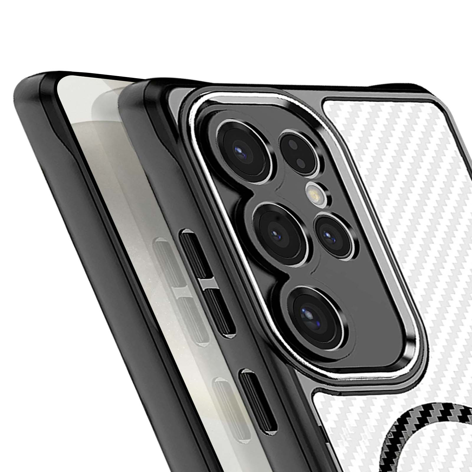 Primo piano di una custodia per telefono. La custodia è nera con un motivo in fibra di carbonio bianco. Obiettivi della fotocamera visibili.