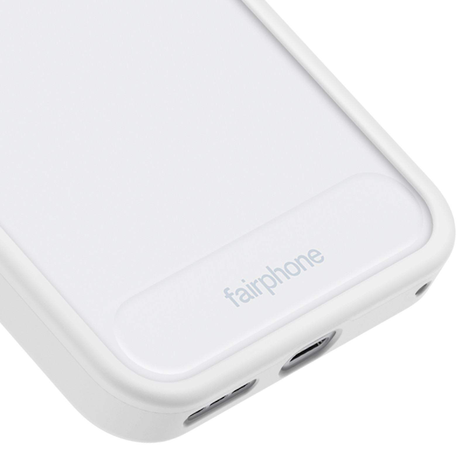 Nahaufnahme einer weißen Fairphone-Handyhülle. Der Markenname ist sichtbar. Es hat Öffnungen für Anschlüsse und ein abgerundetes Design.