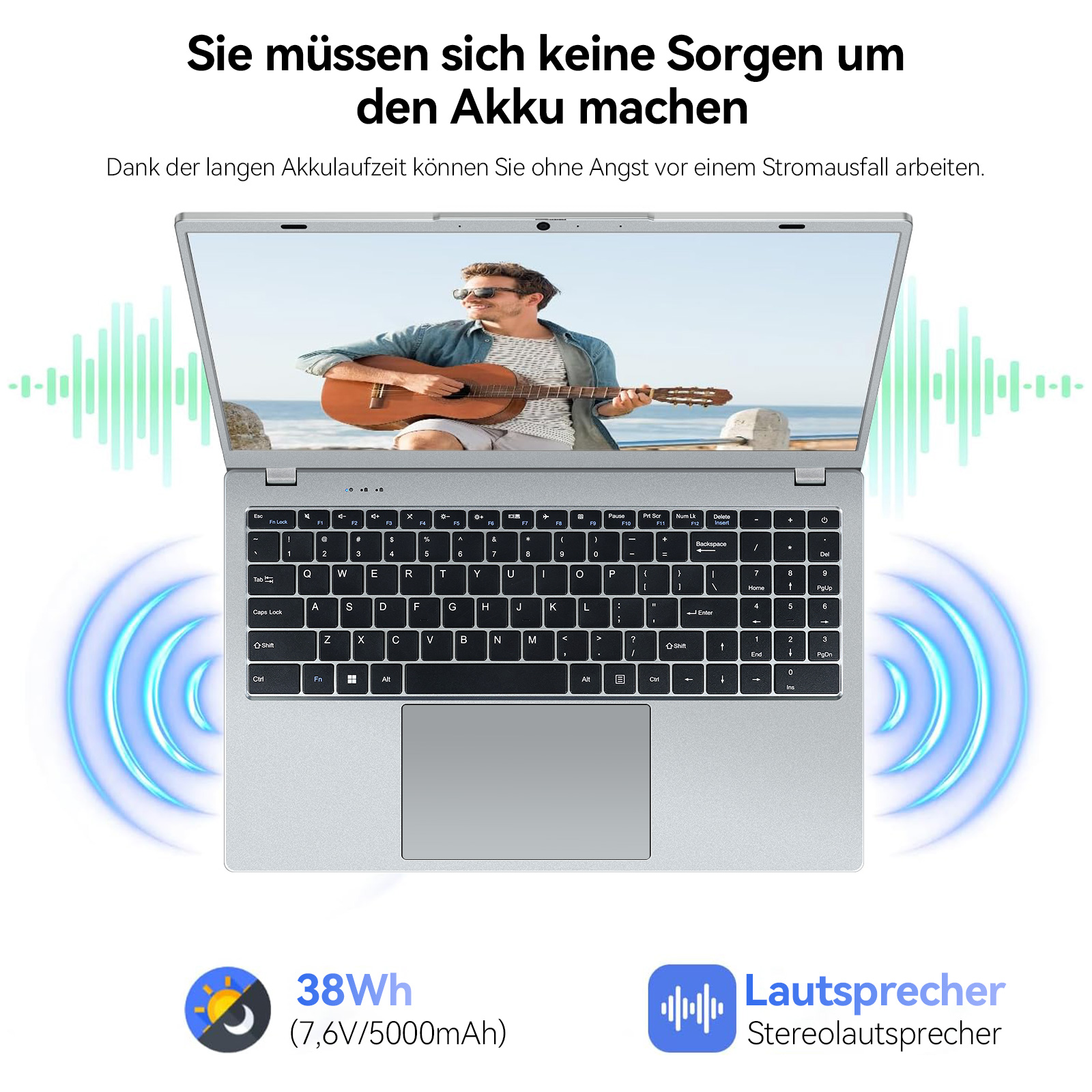 Laptop mit Gitarre spielender Person auf dem Bildschirm. Text über Akkulaufzeit. Schallwellen und Akkusymbol.