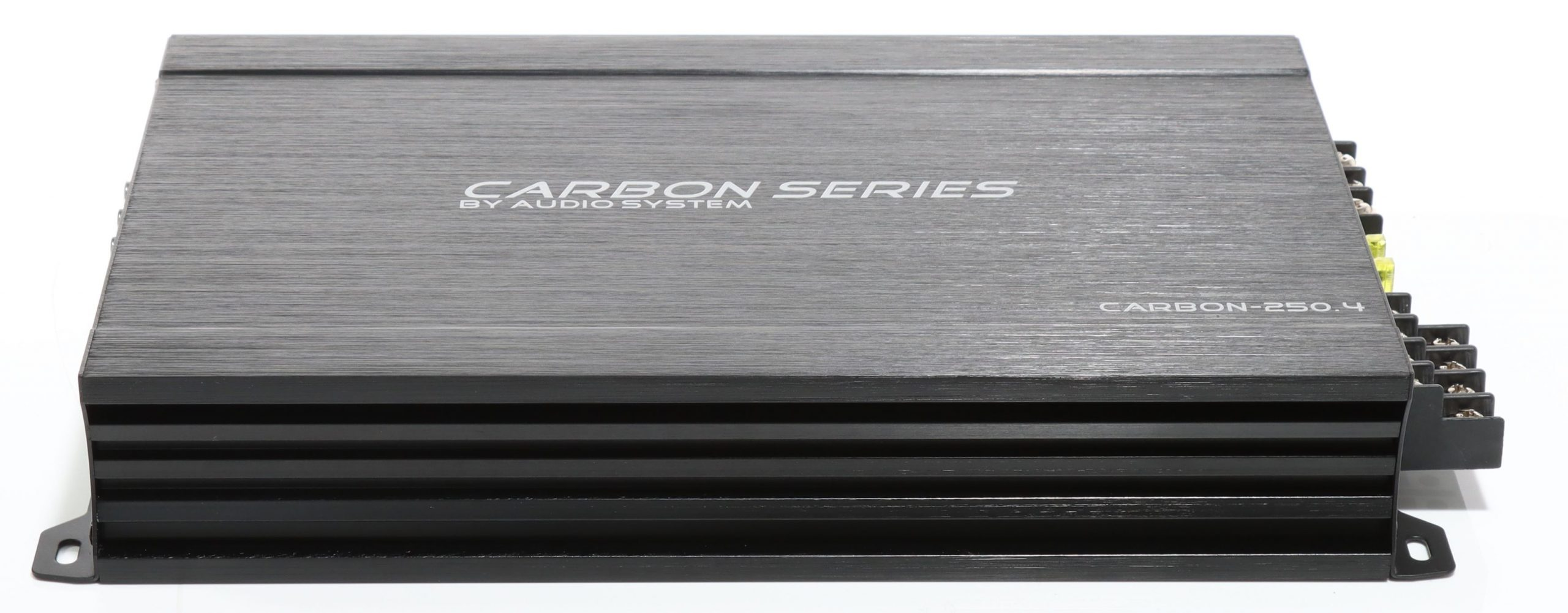 Ein grauer und schwarzer Audioverstärker. Oben steht 'CARBON SERIES BY AUDIO SYSTEM'. Modellnummer 'CARBON-250.4' sichtbar.
