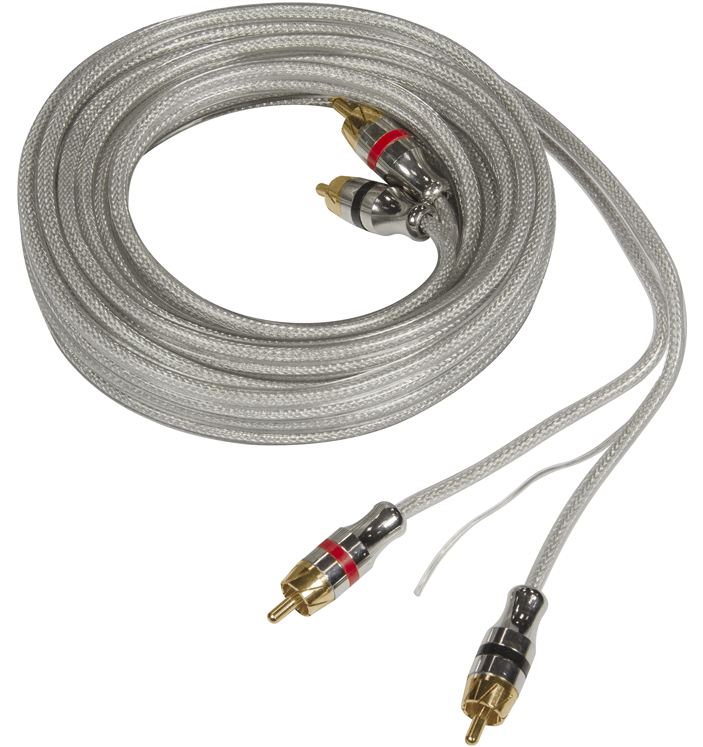 Silbernes Audiokabel mit vergoldeten Steckern, aufgerollt. Zwei Stecker haben rote Streifen. Isoliert auf weißem Hintergrund.