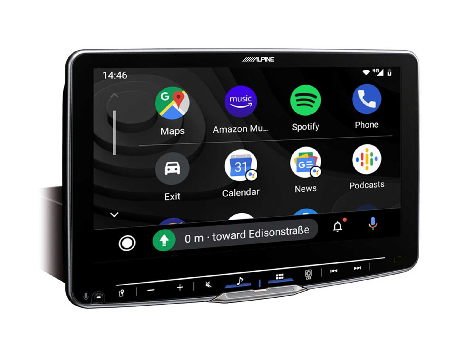 Multimedia-System-Bildschirm im Auto mit App-Symbolen, wie Maps, Spotify und Telefon. Zeigt aktuelle Uhrzeit und Navigationsdetails.