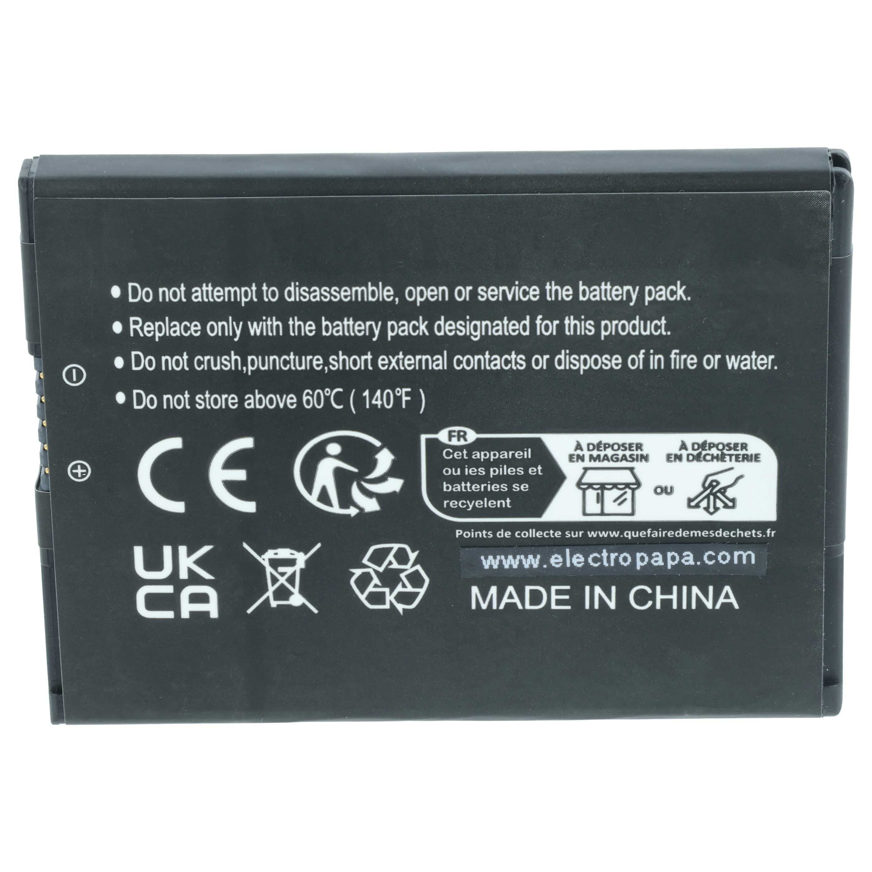 Schwarzer Akku mit weißem Text. Er hat Warnhinweise, Recyclingsymbole und CE-, UKCA-Kennzeichnungen. Hergestellt in China.