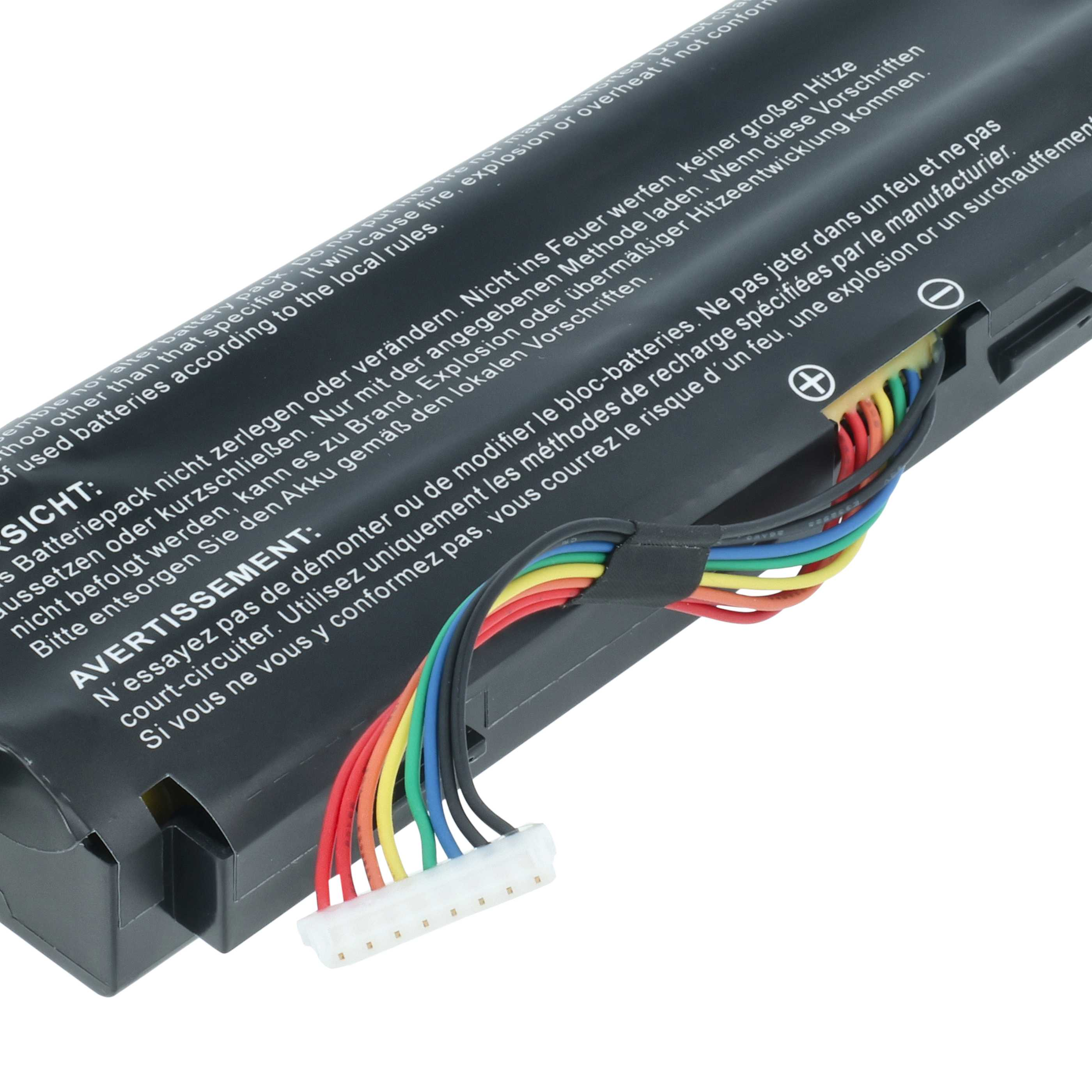 Ein Akkupack mit mehrfarbigen Drähten und einem weißen Stecker. Warnhinweise sind sichtbar.
