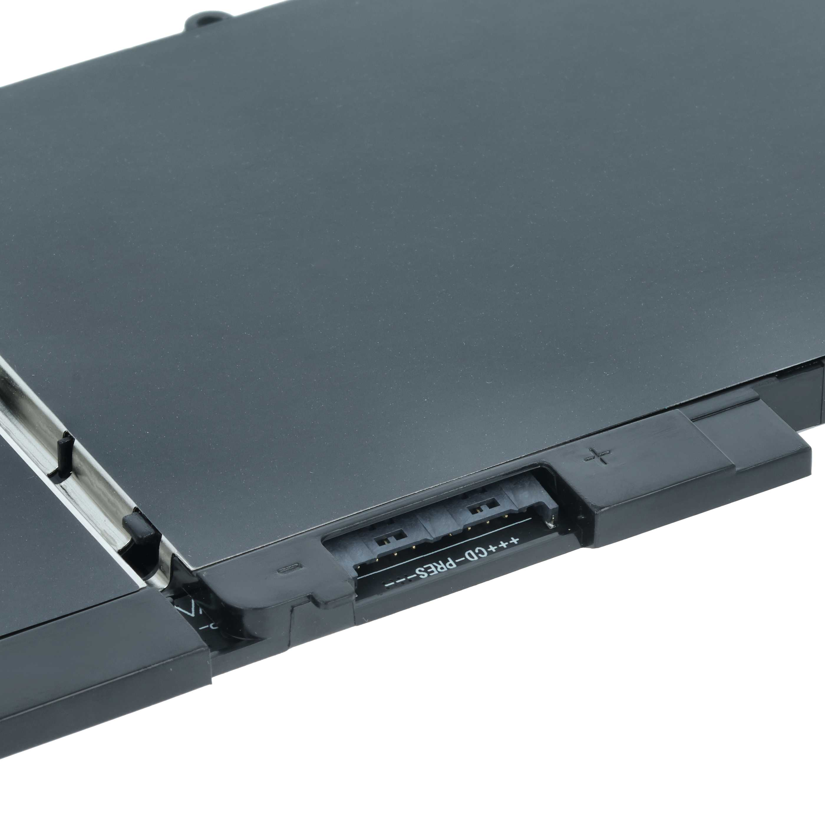Nahaufnahme einer schwarzen elektronischen Komponente mit Stecker und Metalloberfläche, isoliert auf Weiß.