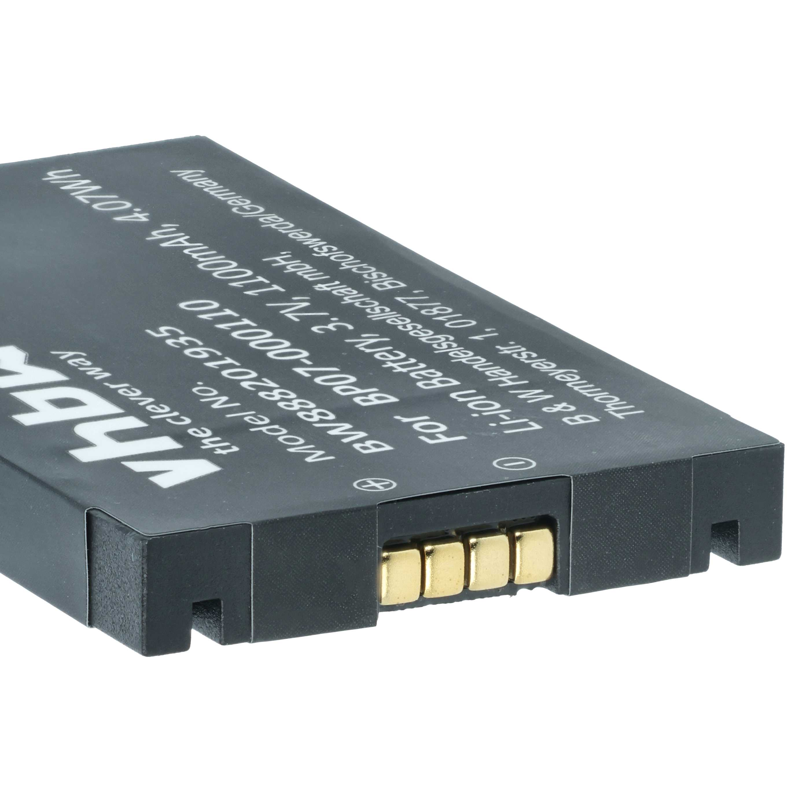 Nahaufnahme einer schwarzen Batterie mit goldenen Anschlüssen. Weißer Text auf der Batterie gibt Details wie Modell und Spezifikationen an.