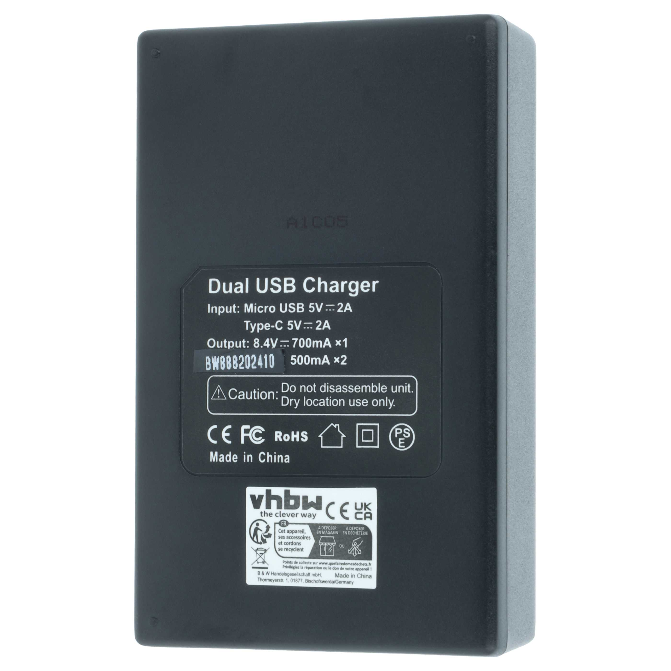 Ein schwarzes Dual-USB-Ladegerät mit Text. Das Ladegerät hat Eingangs- und Ausgangsdetails, Warnungen und Zertifizierungen.