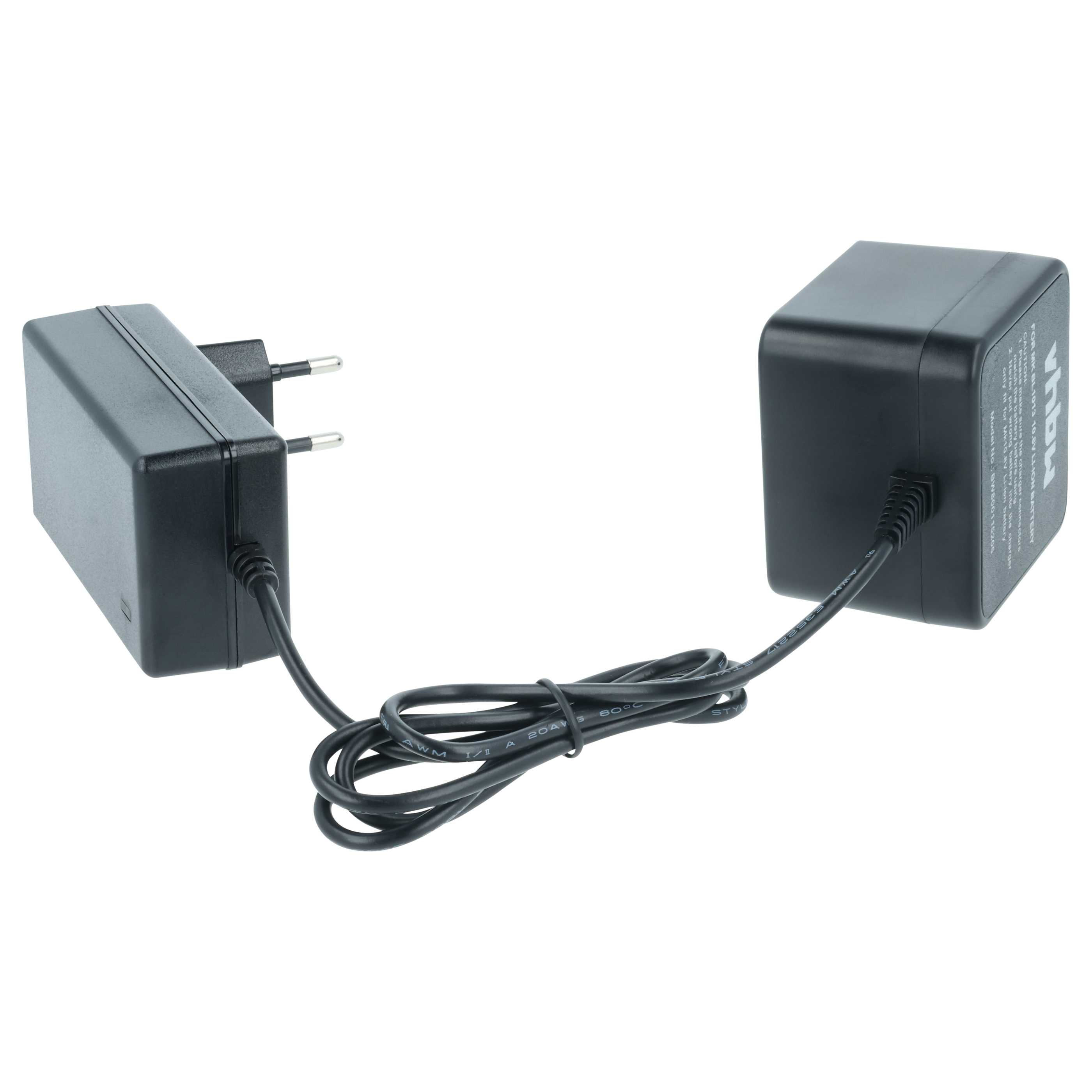 Zwei schwarze Netzadapter, verbunden durch ein schwarzes Kabel auf weißem Hintergrund. Einer hat Stifte.
