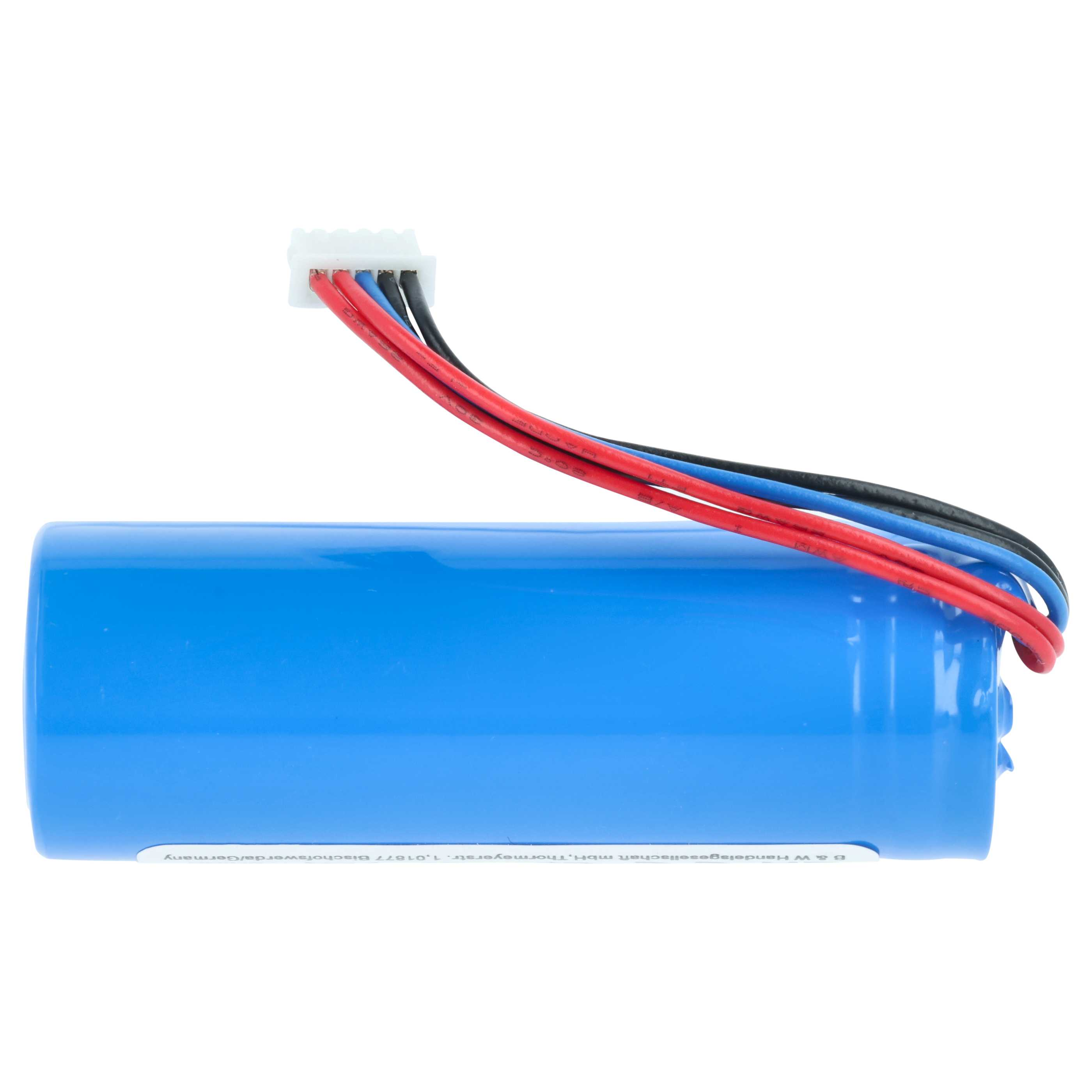 Blaue zylindrische Batterie mit roten, schwarzen und blauen Drähten, die an einem weißen Stecker befestigt sind.