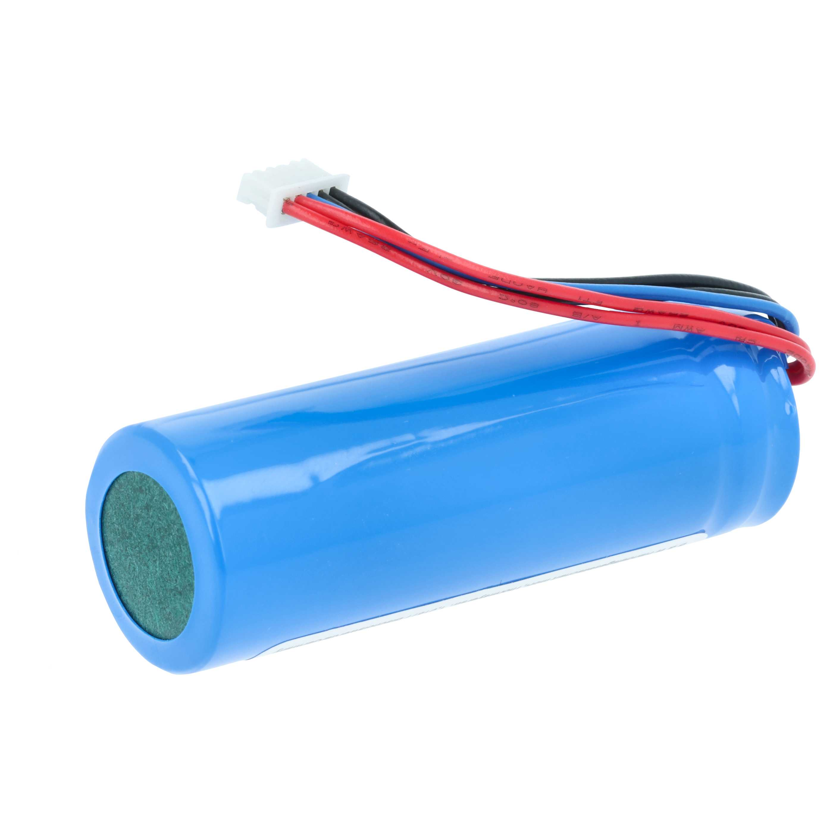 Eine blaue zylindrische Batterie mit roten, schwarzen und blauen Drähten, die von einem weißen Stecker ausgehen.