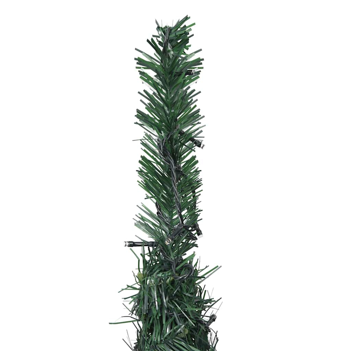 Nahaufnahme einer grünen Weihnachtsgirlande mit kleinen Lichtern auf weißem Hintergrund.
