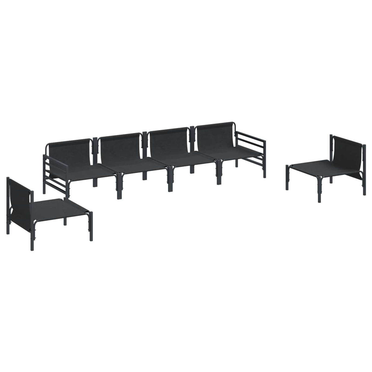 Diverse sedie nere da esterno su sfondo bianco. Alcune sono raggruppate, altre separate. Design semplice e moderno.