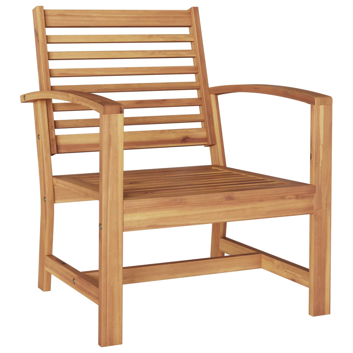 Holzstuhl mit Armlehnen. Der Stuhl ist braun und aus Lamellen gefertigt. Er hat eine Lattenlehne und einen Sitz. Vor weißem Hintergrund.