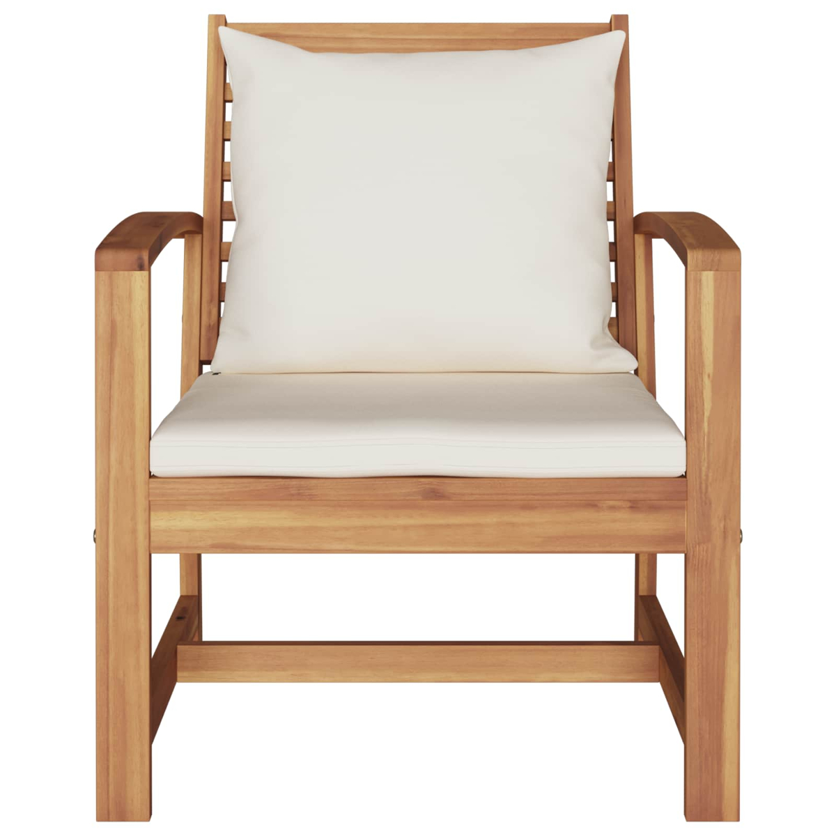 Silla de madera con cojín y almohada blancos. La silla es de madera marrón claro. El fondo es blanco.