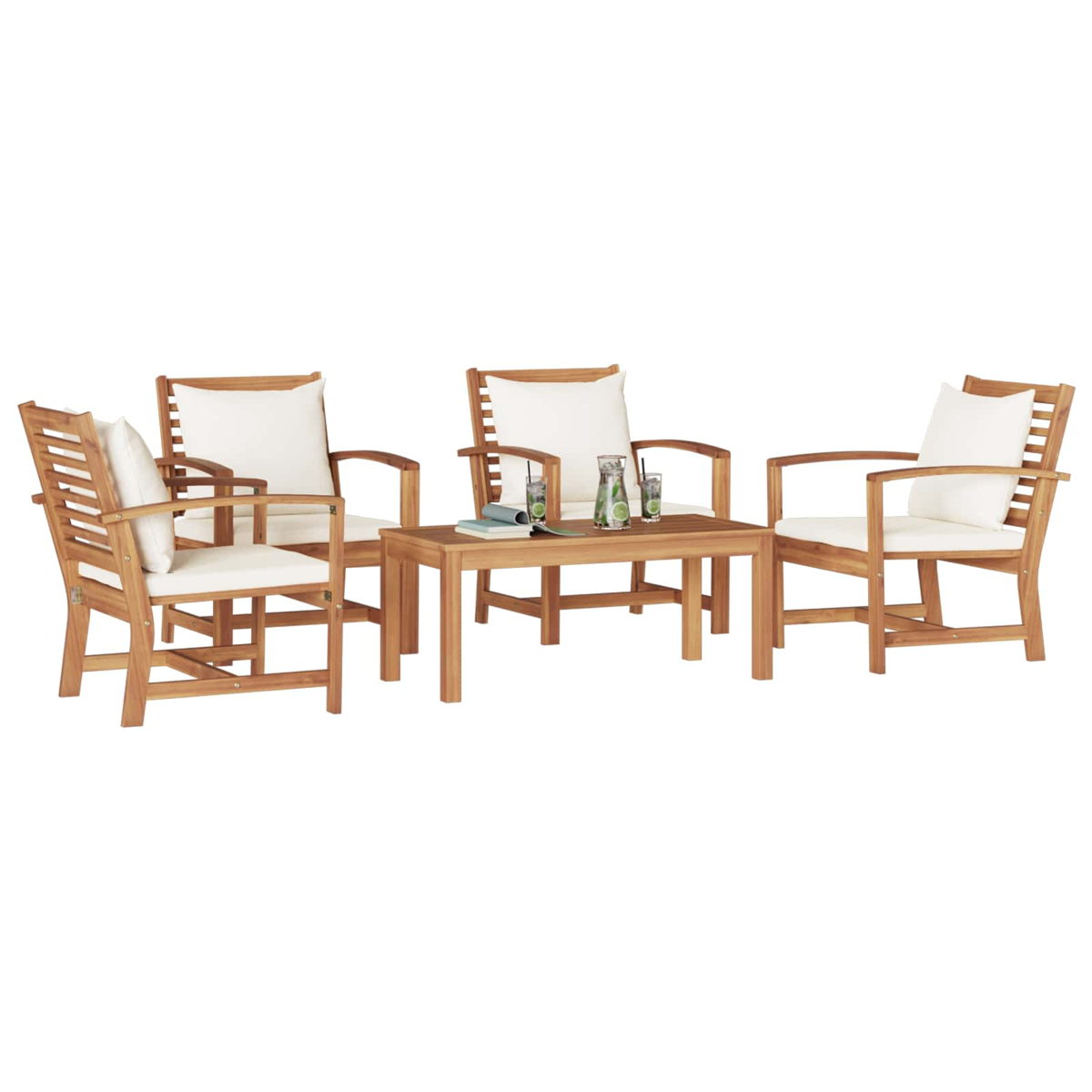 Gartenmöbelset aus Holz, vier Stühle mit weißen Kissen und einem Tisch, Getränke und Bücher auf dem Tisch, alles auf weißem Hintergrund.