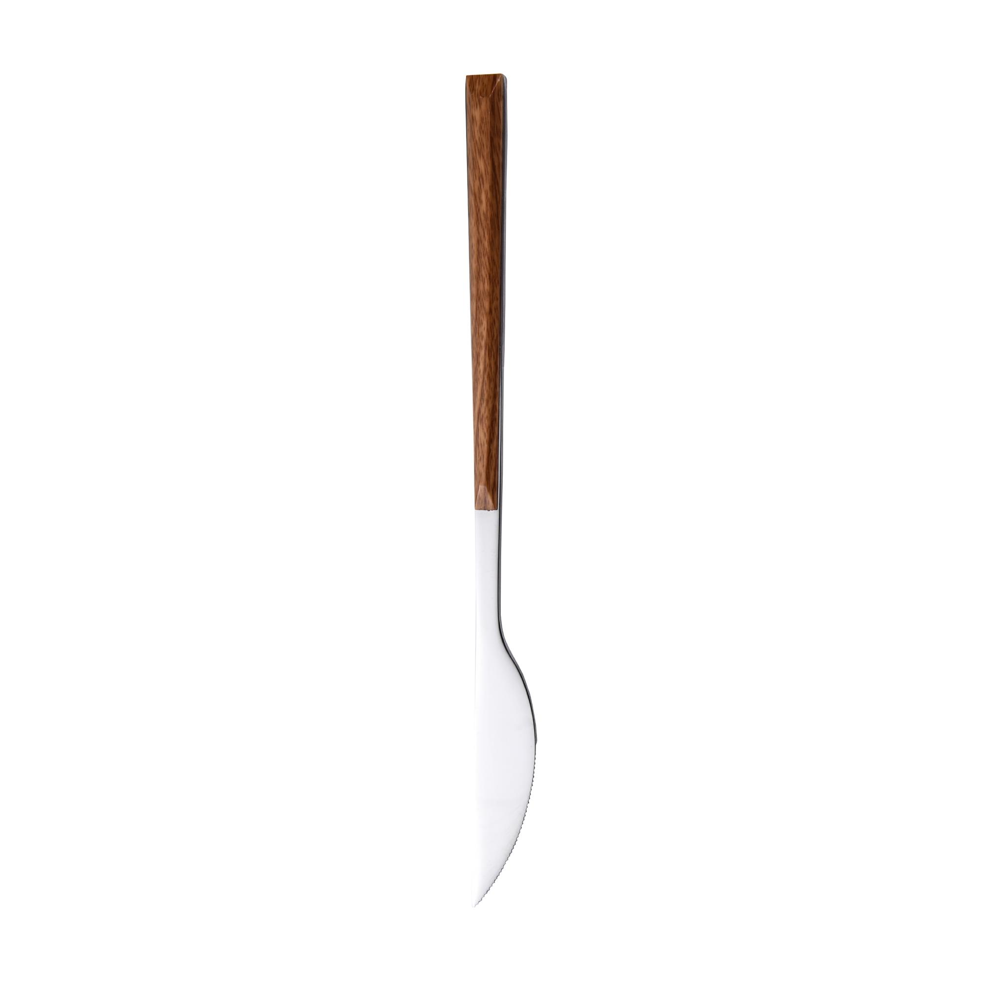 Un cuchillo con mango de madera y hoja plateada centrado sobre fondo blanco.