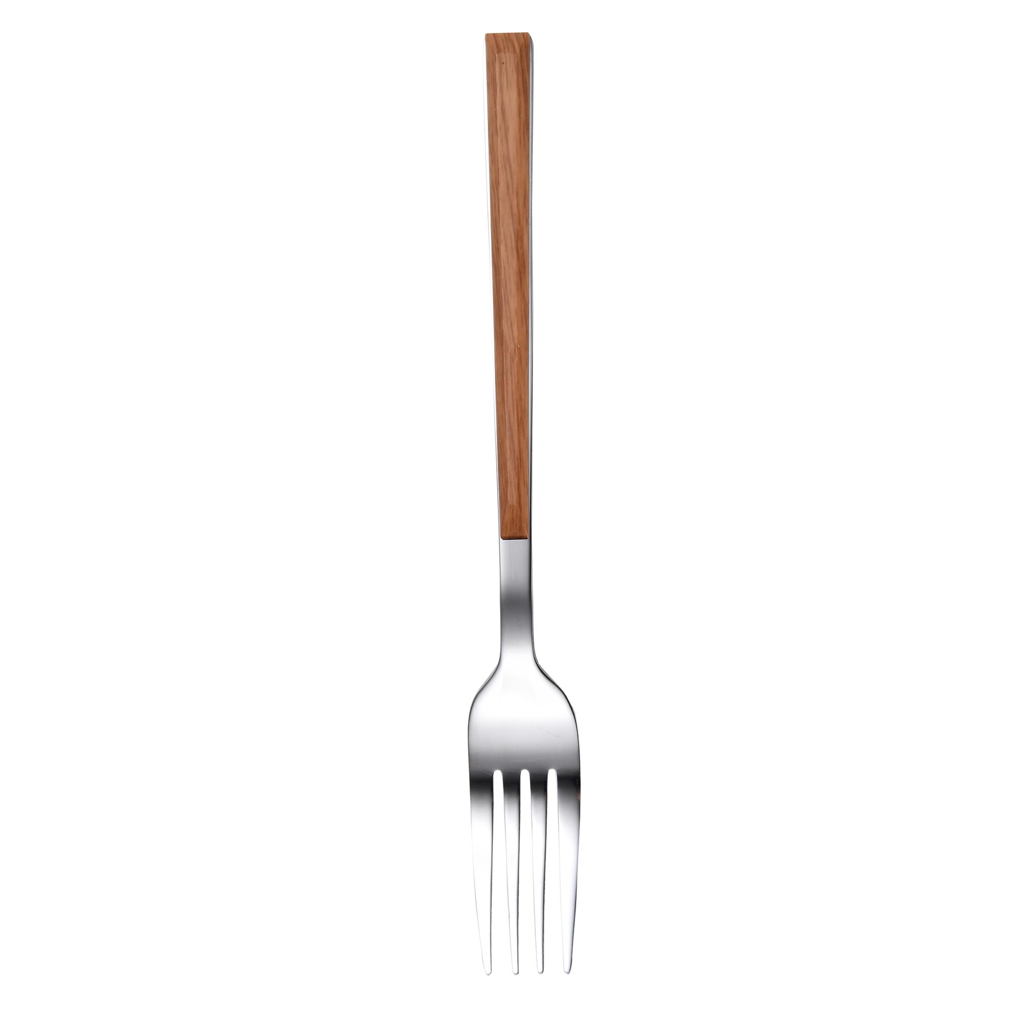 Un tenedor con mango de madera y púas de acero inoxidable. El tenedor está centrado sobre un fondo blanco.