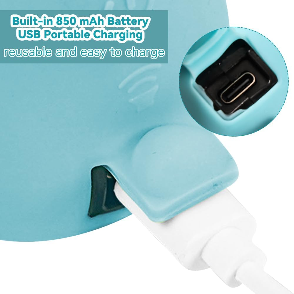 Nahaufnahme eines blauen Geräts mit einem weißen Ladekabel. Text: Eingebauter 850 mAh Akku, USB-Tragbares Laden.